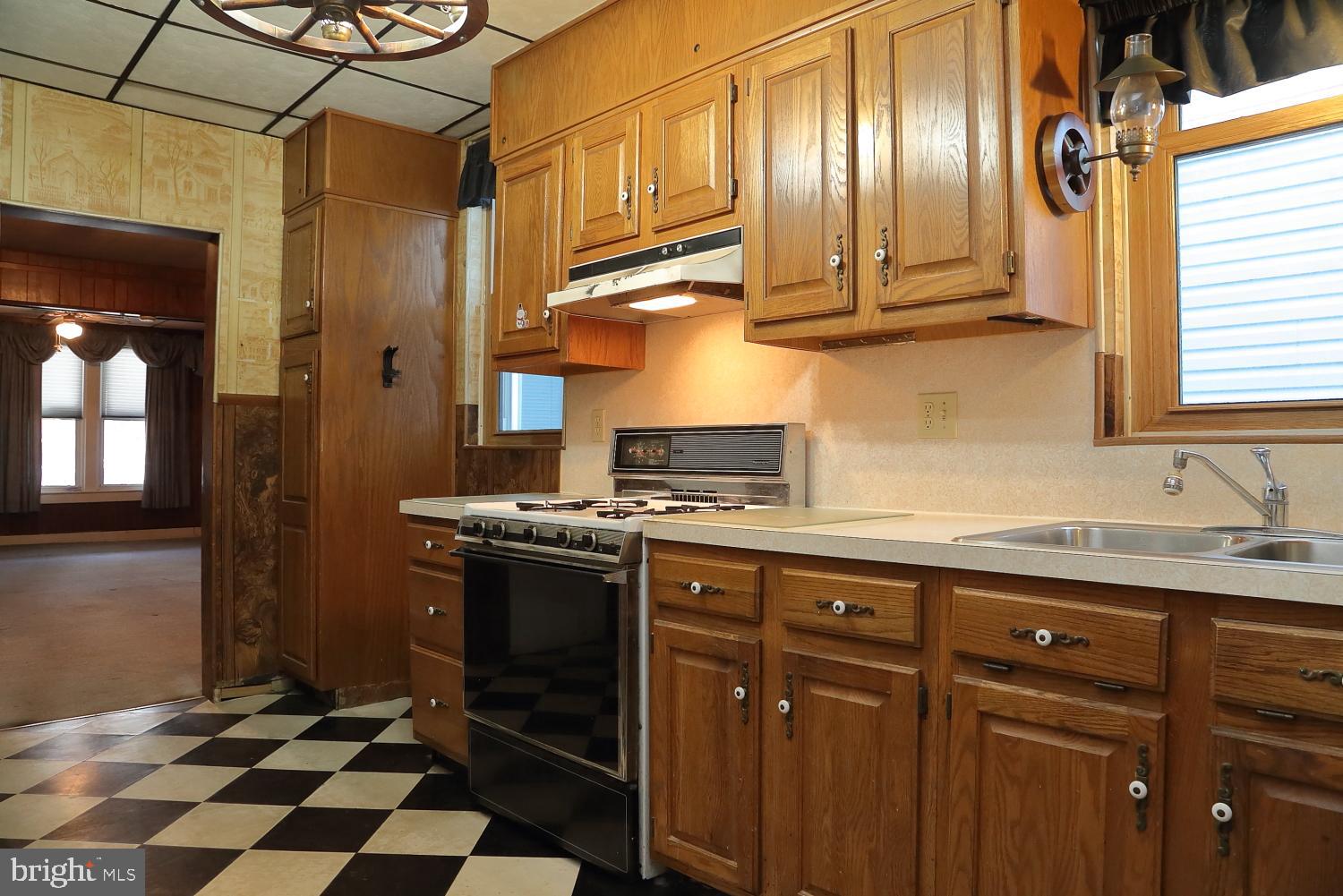 CHESTNUT HILL - Residential