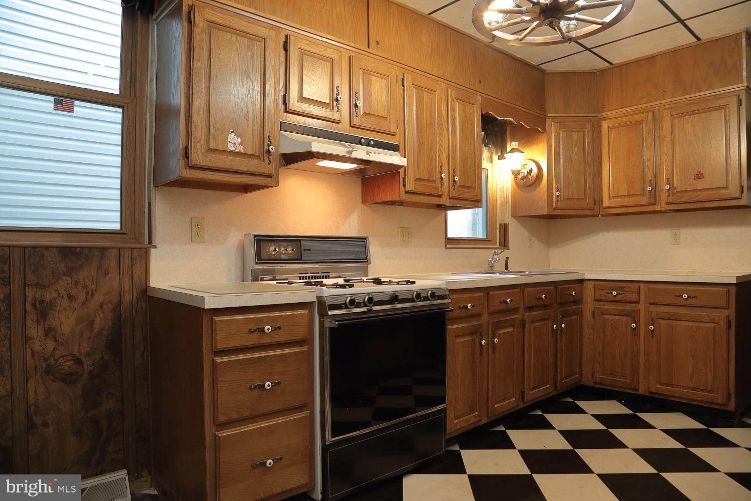 CHESTNUT HILL - Residential