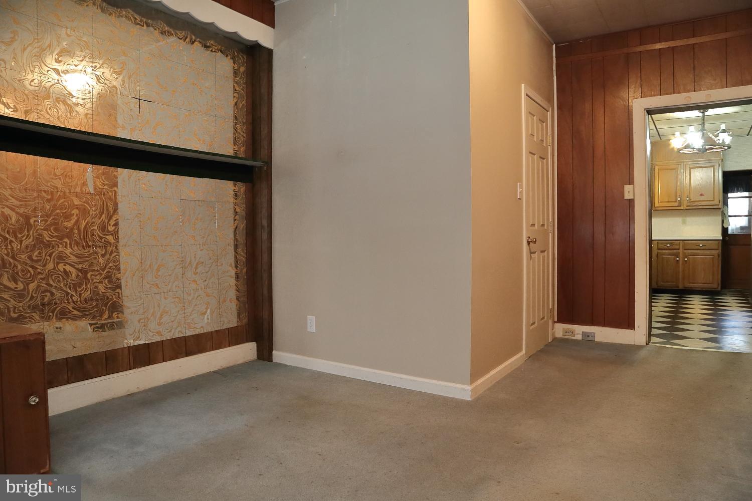 CHESTNUT HILL - Residential