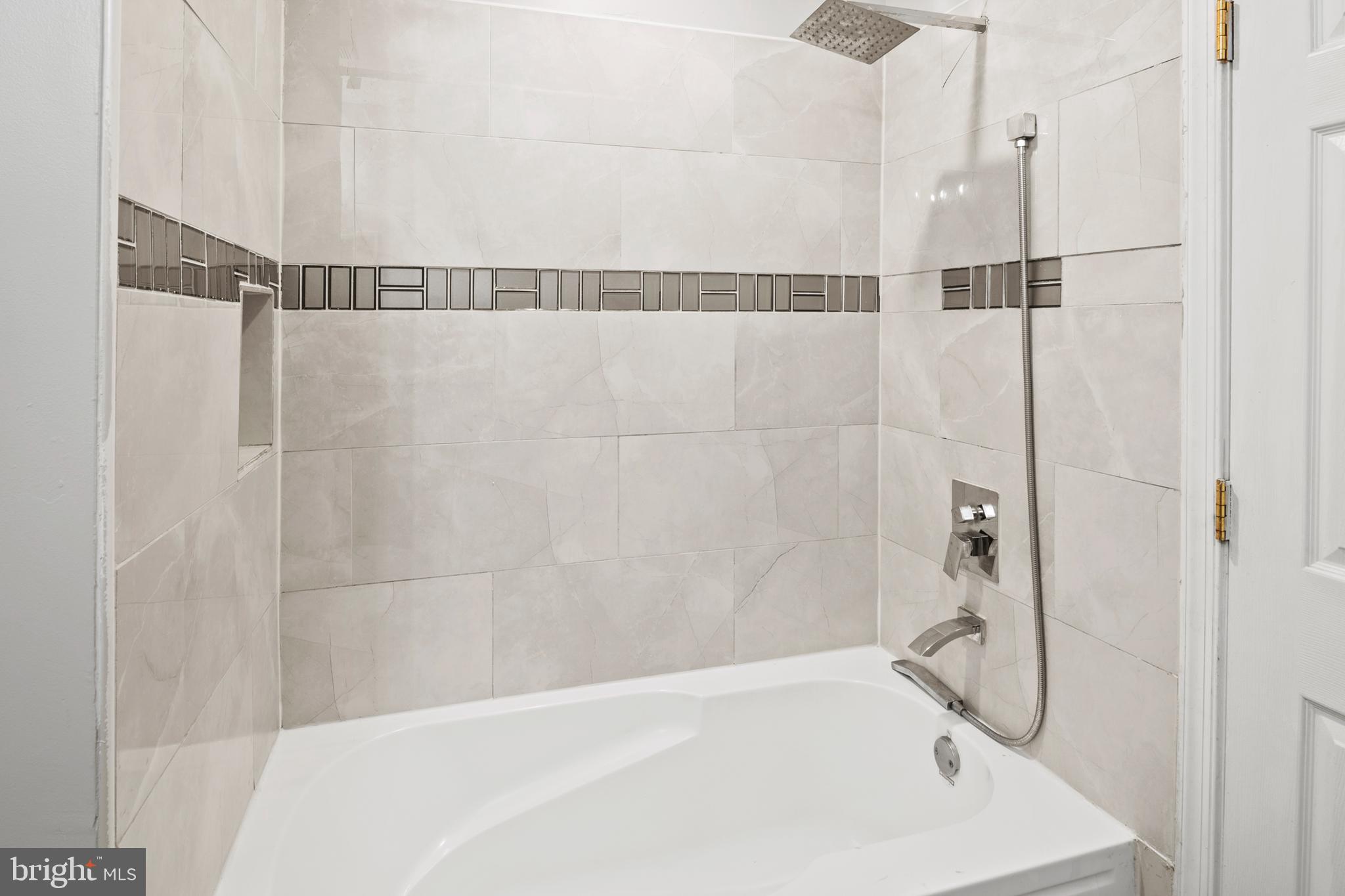 CLOVERLEAF COMMONS - Residential