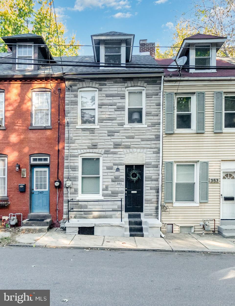 CHESTNUT HILL - Residential