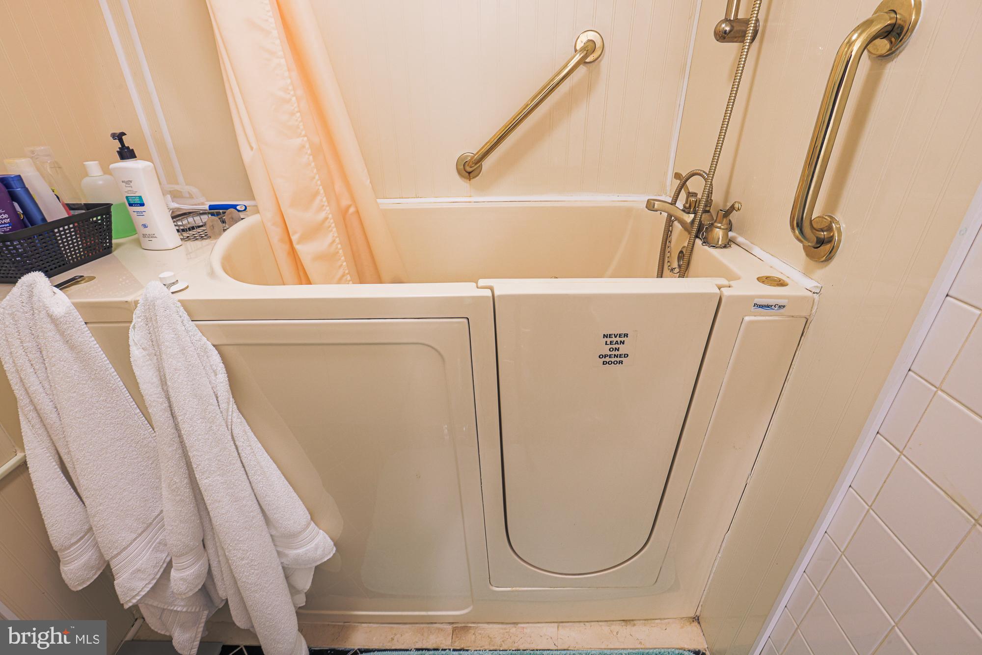 ELEVEN SLADE - Residential