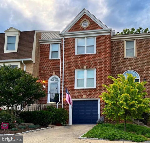 Photo of 414 Council Drive NE, VIENNA, VA 22180 (MLS # VAFX2344644)