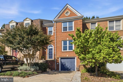 Photo of 414 Council Drive NE, VIENNA, VA 22180 (MLS # VAFX2344644)