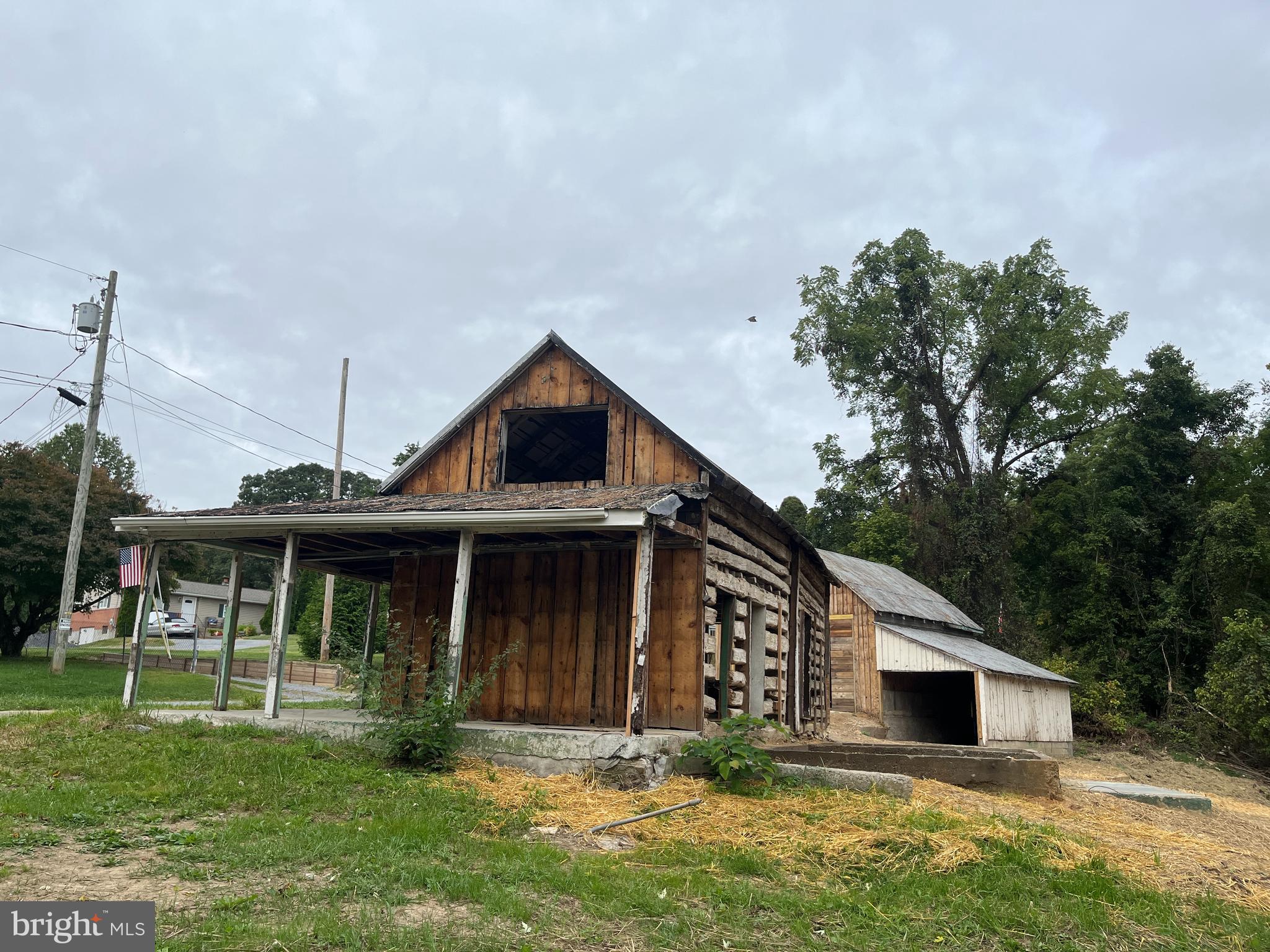 Main image without alt text