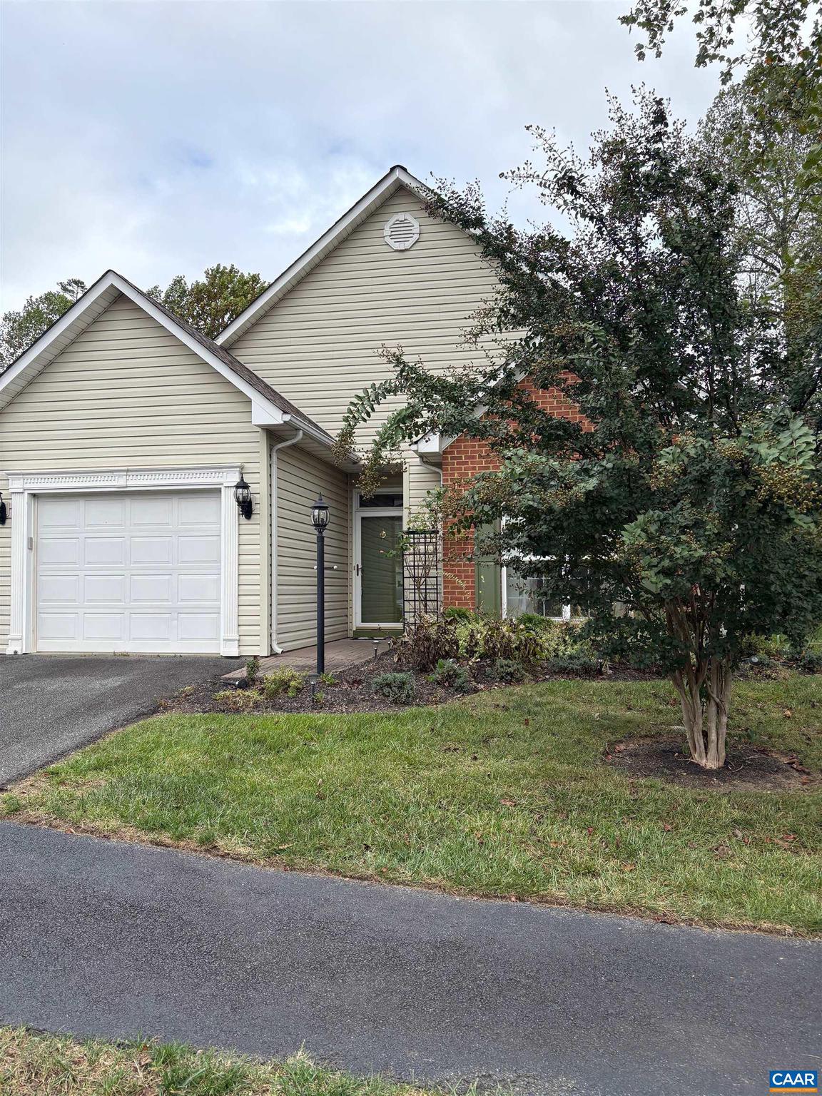 DEERWOOD VILLAGE - Residential Lease