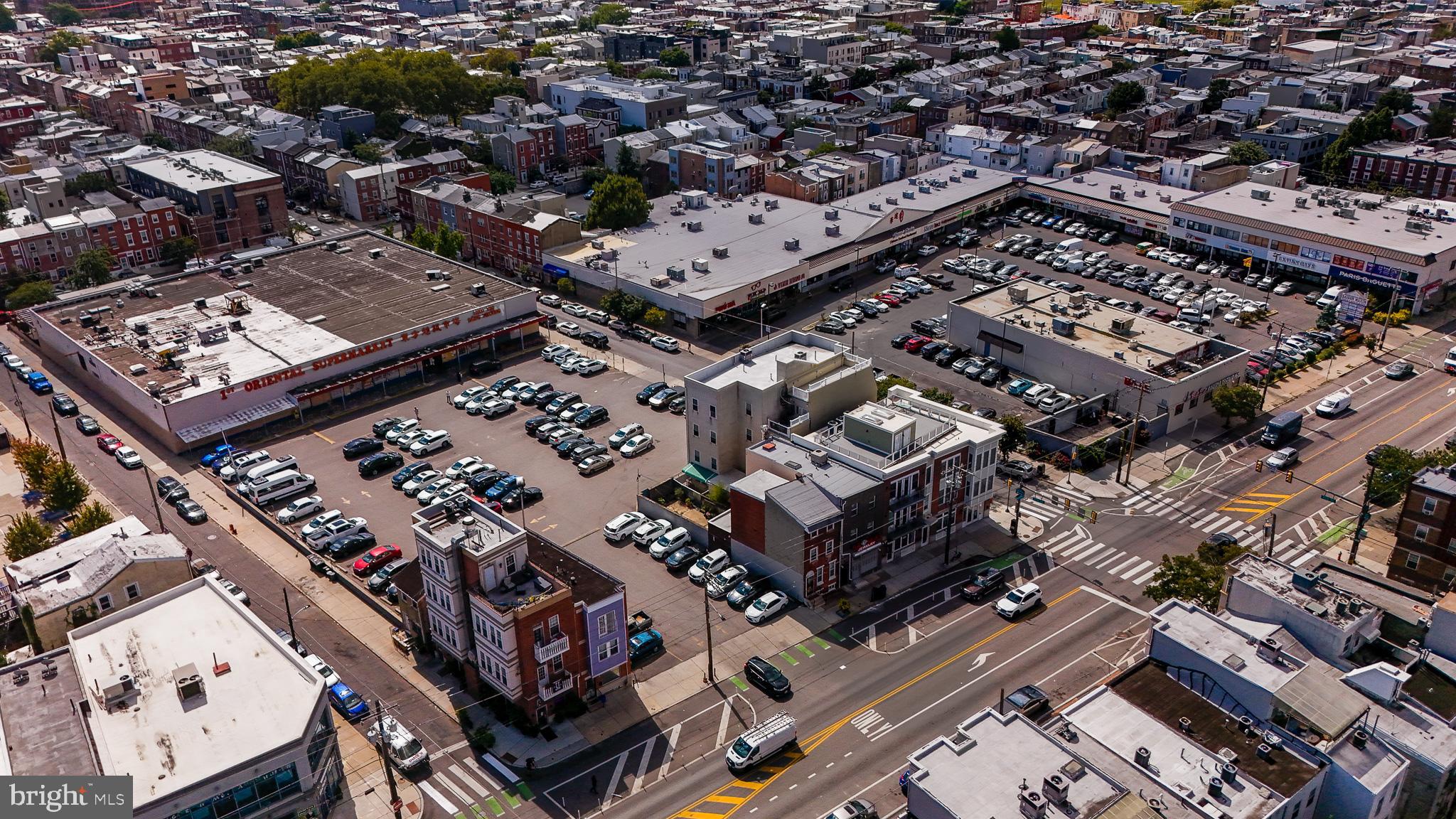 QUEEN VILLAGE - Residential