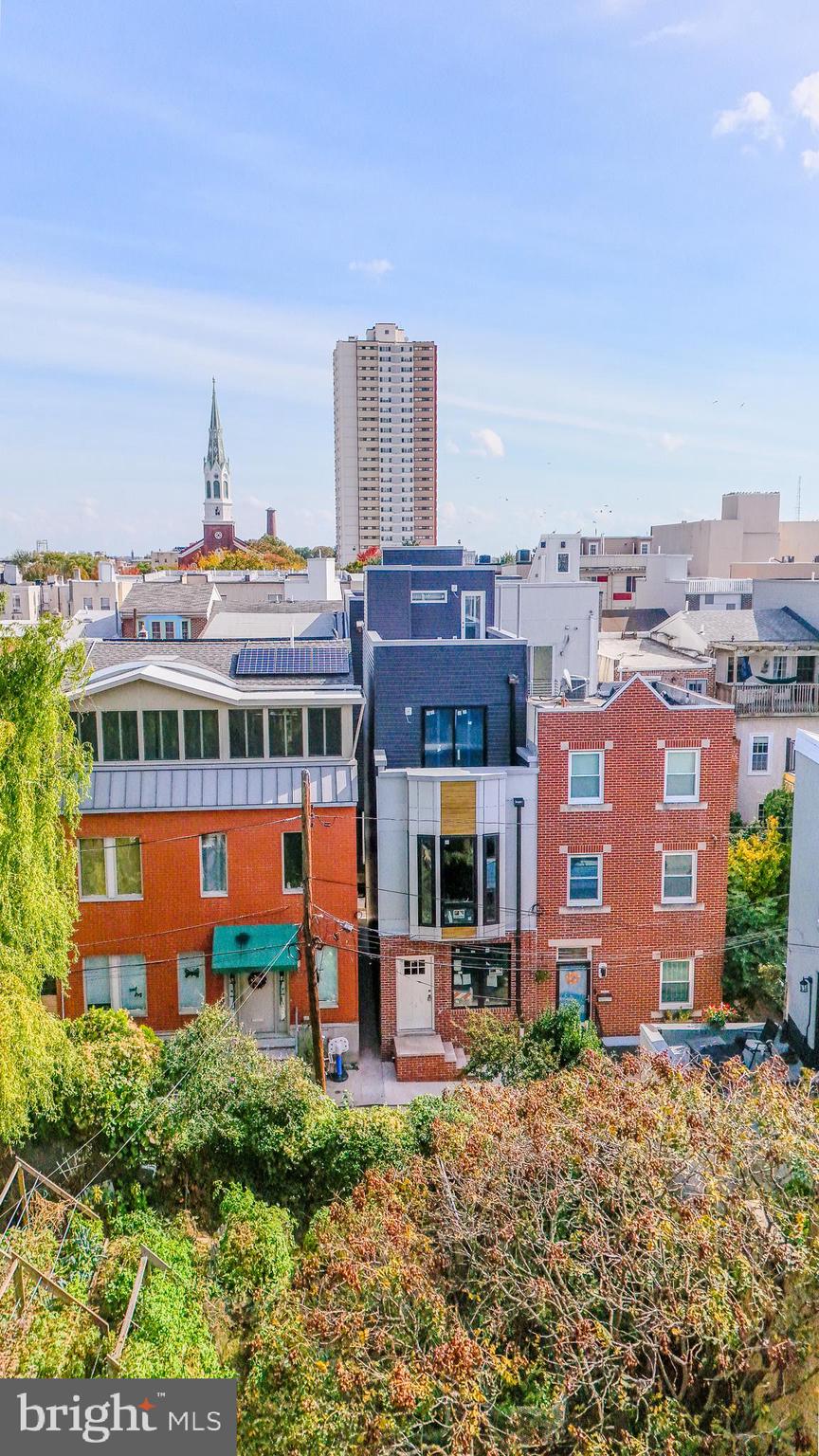 QUEEN VILLAGE - Residential