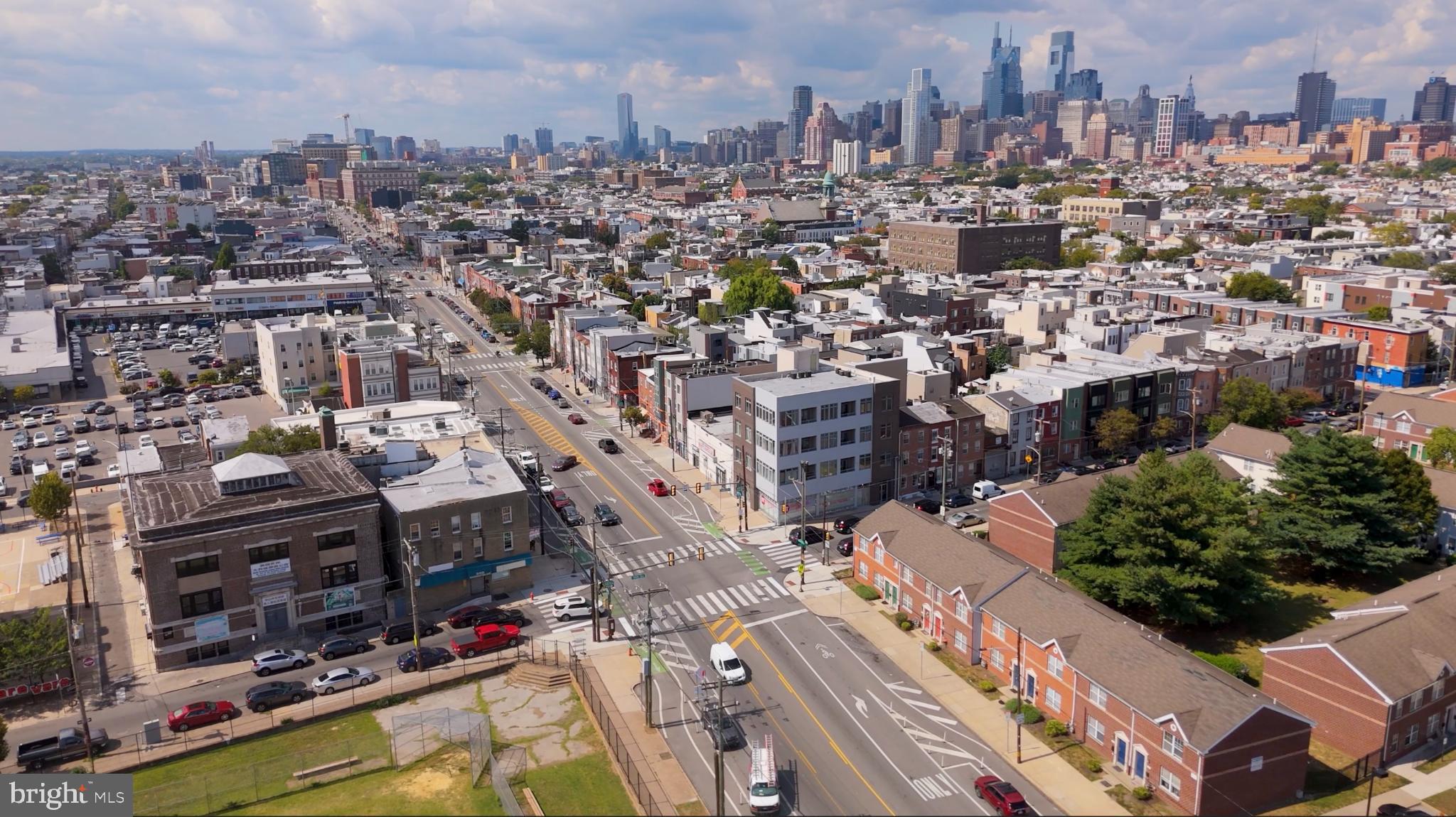 QUEEN VILLAGE - Residential