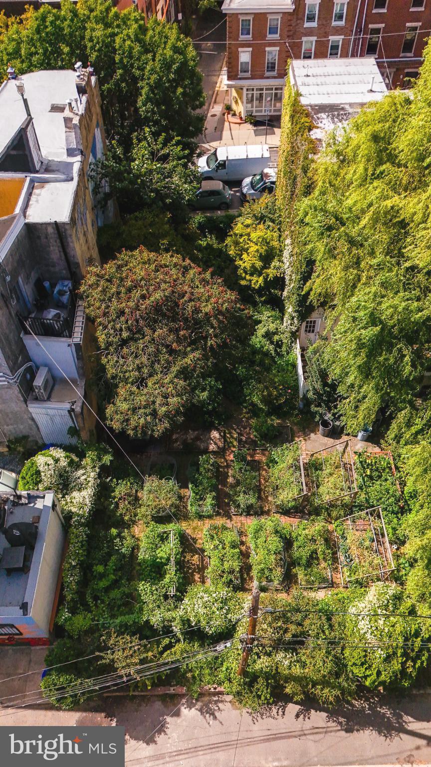 QUEEN VILLAGE - Residential