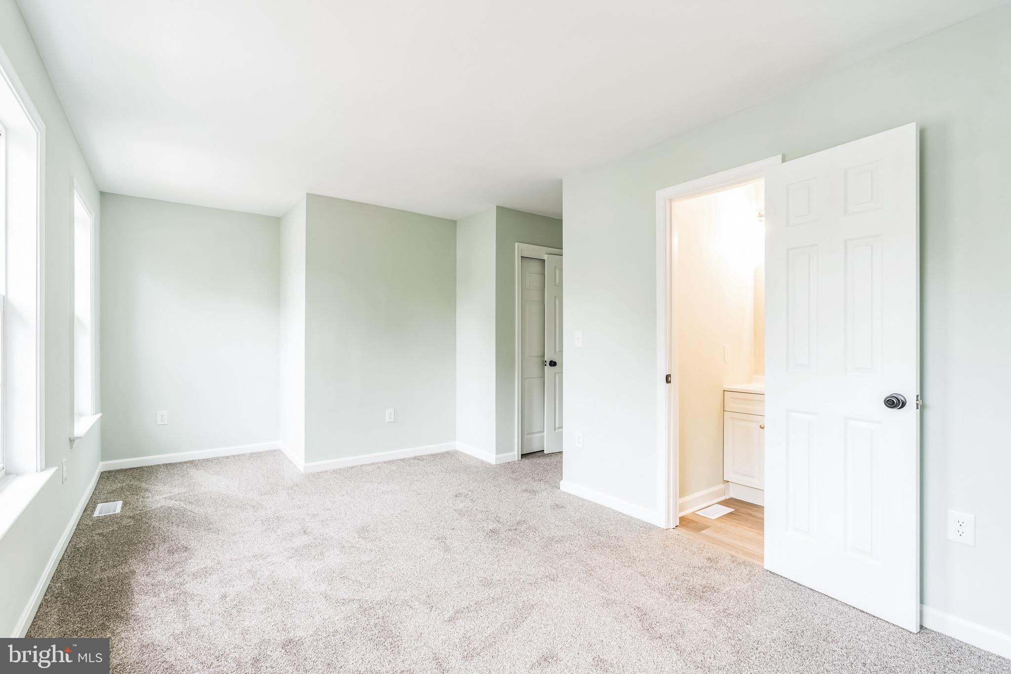 BAYSIDE TOWNHOUSES - Residential