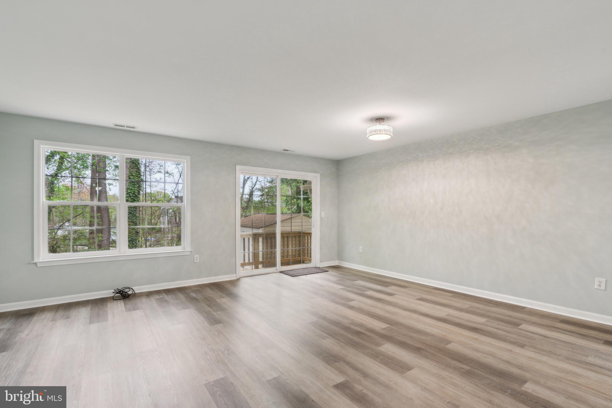 BAYSIDE TOWNHOUSES - Residential