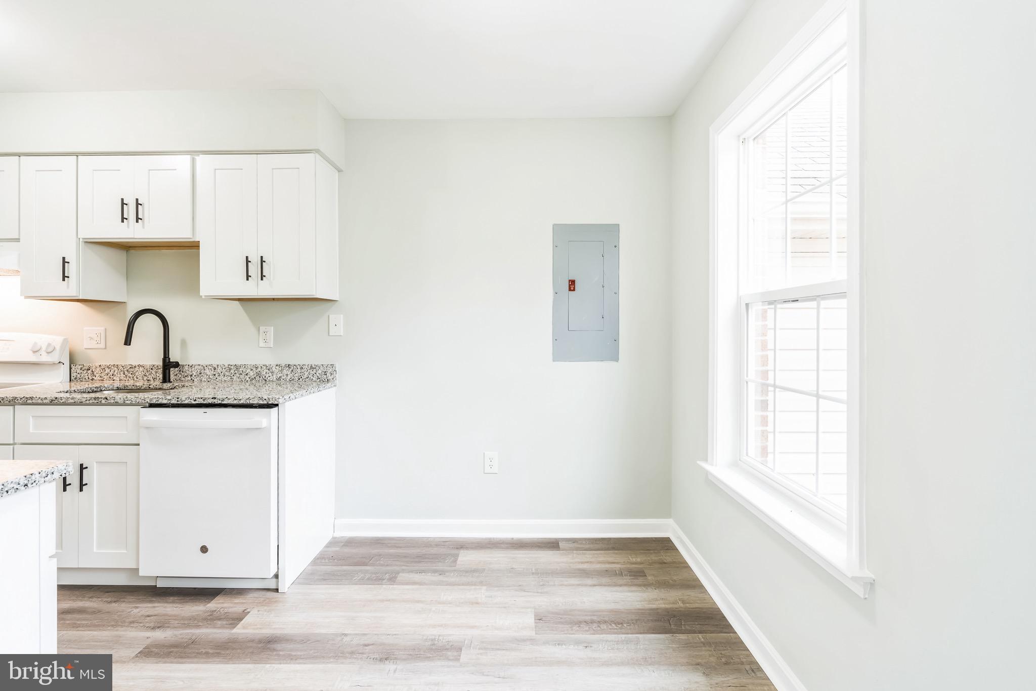 BAYSIDE TOWNHOUSES - Residential