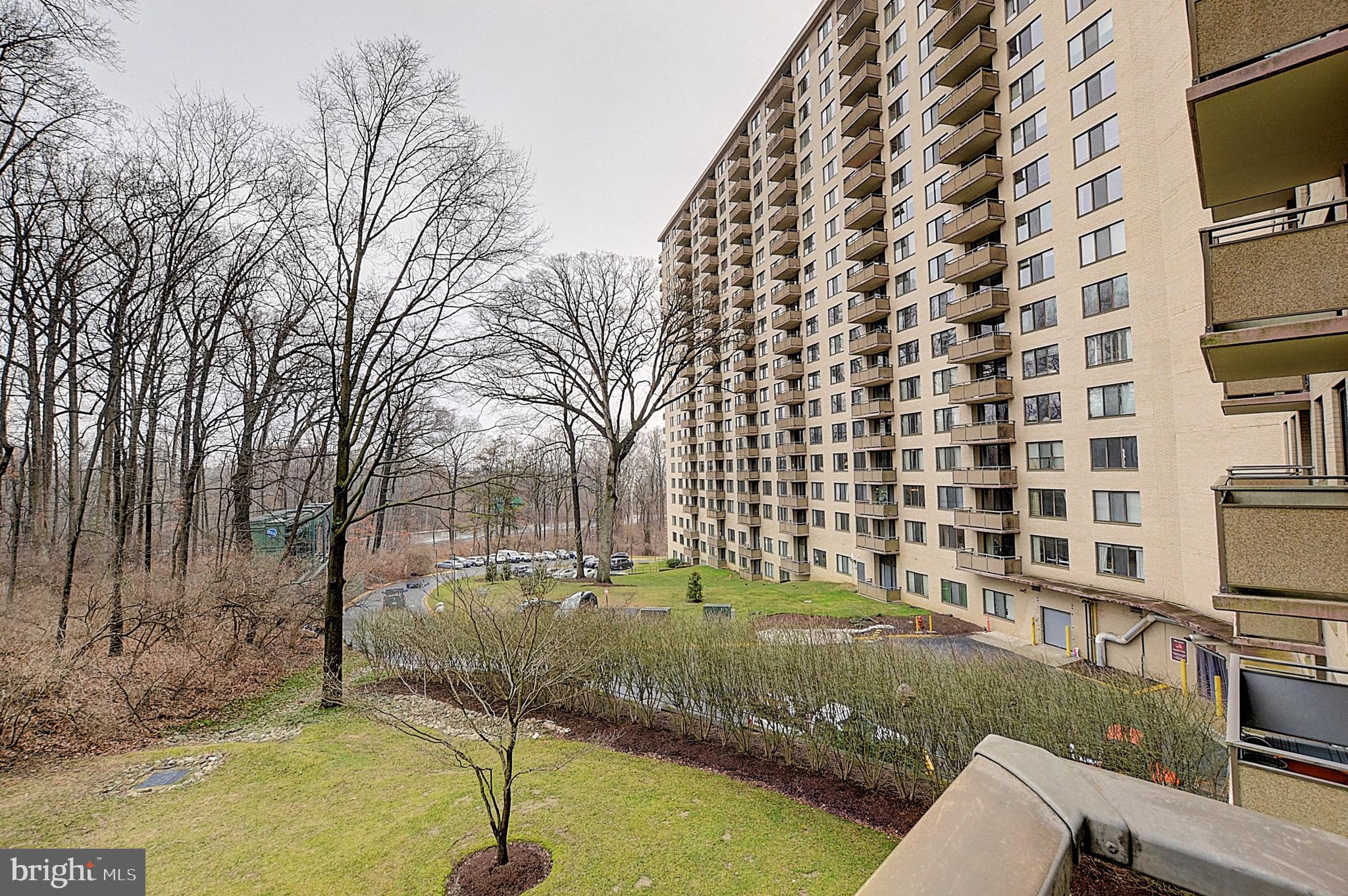 PROMENADE TOWERS - Residential