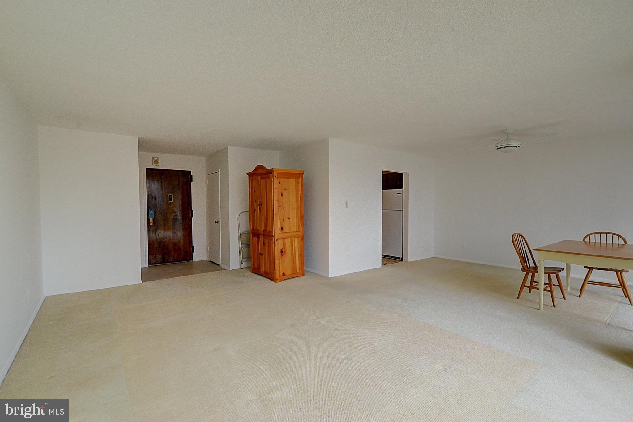 PROMENADE TOWERS - Residential