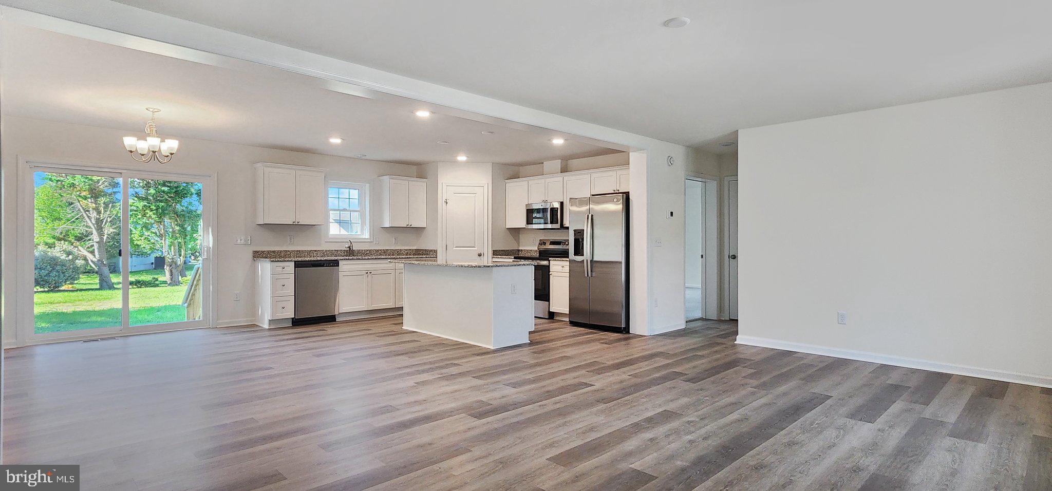 CAPTAIN'S COVE - Residential