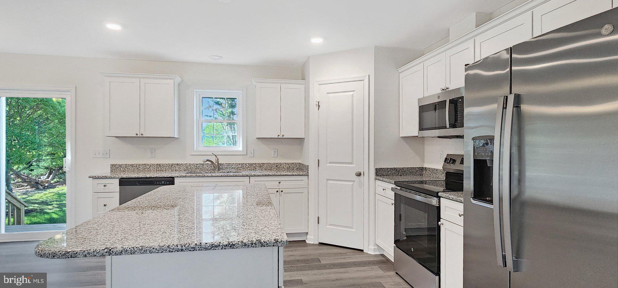 CAPTAIN'S COVE - Residential