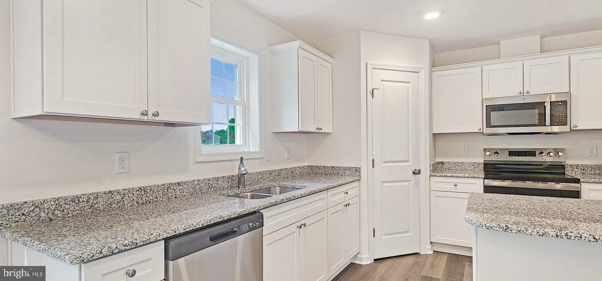 CAPTAIN'S COVE - Residential