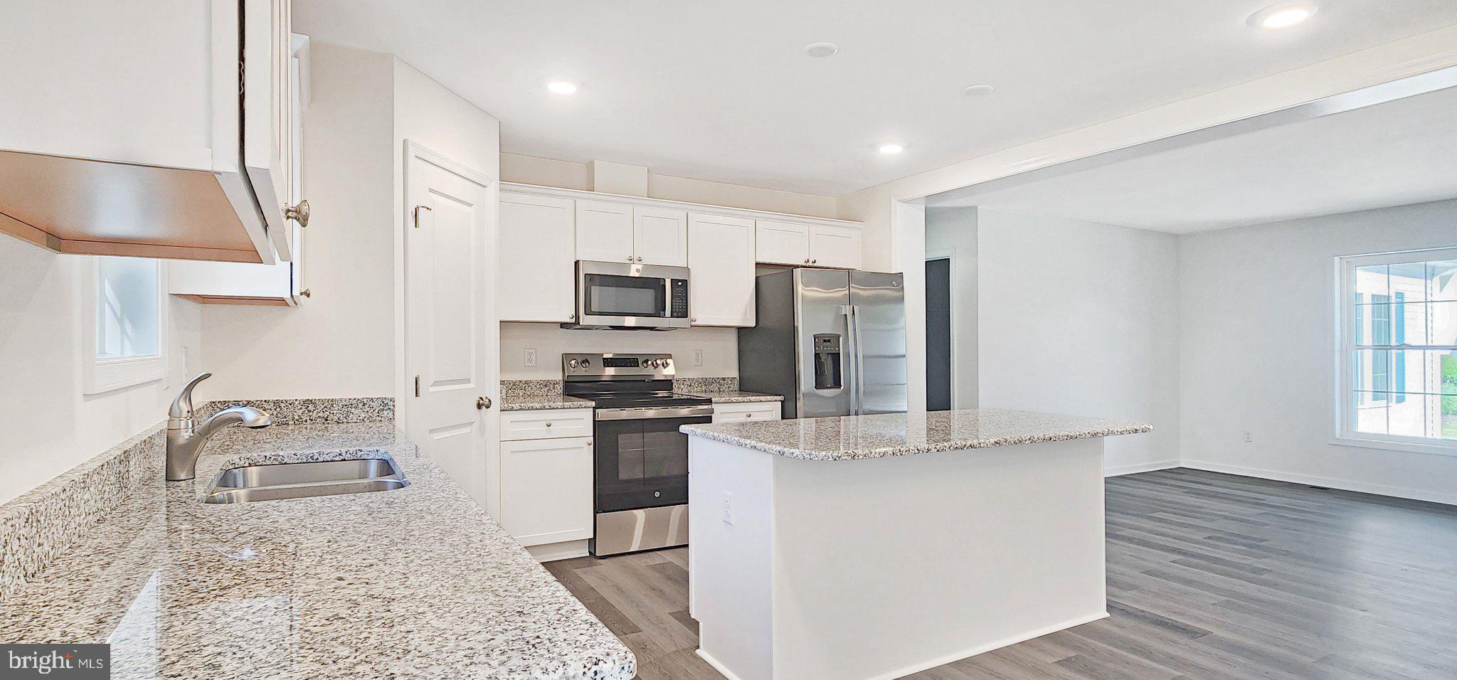CAPTAIN'S COVE - Residential