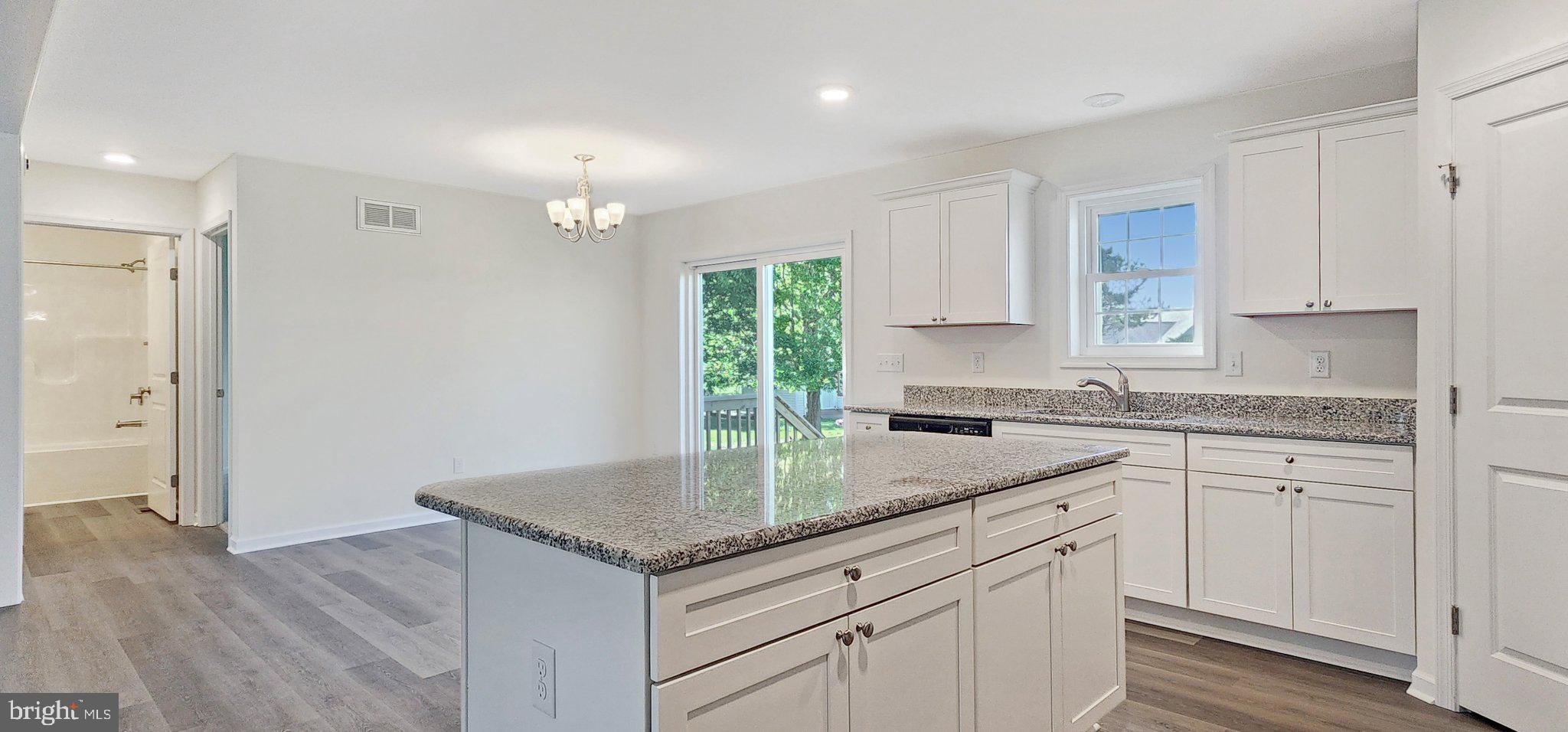 CAPTAIN'S COVE - Residential