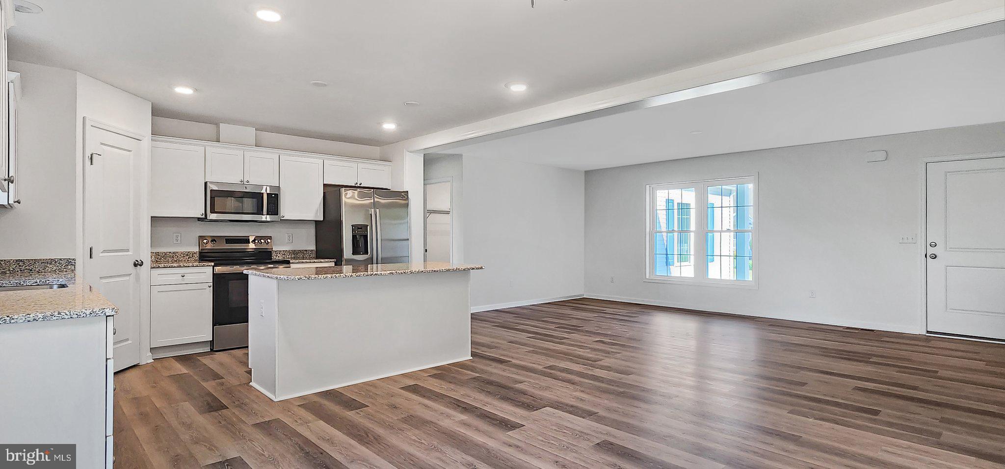 CAPTAIN'S COVE - Residential