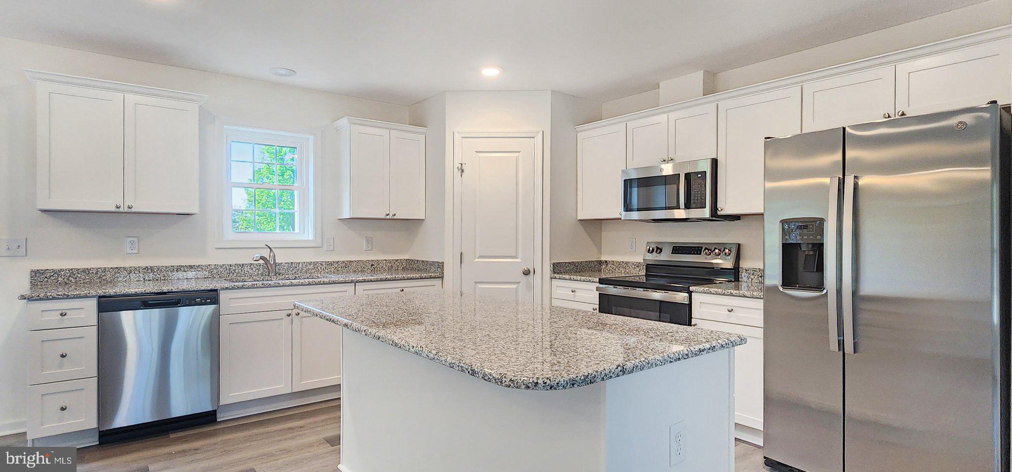 CAPTAIN'S COVE - Residential