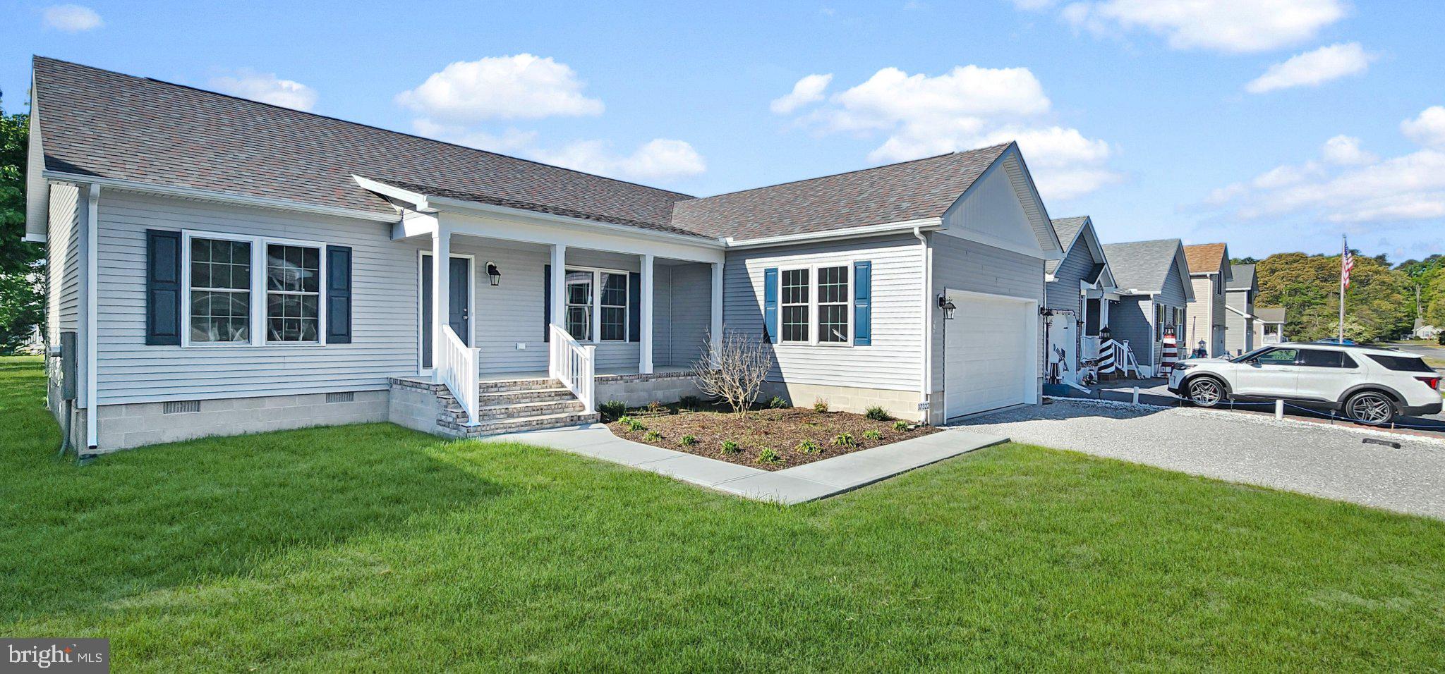 CAPTAIN'S COVE - Residential