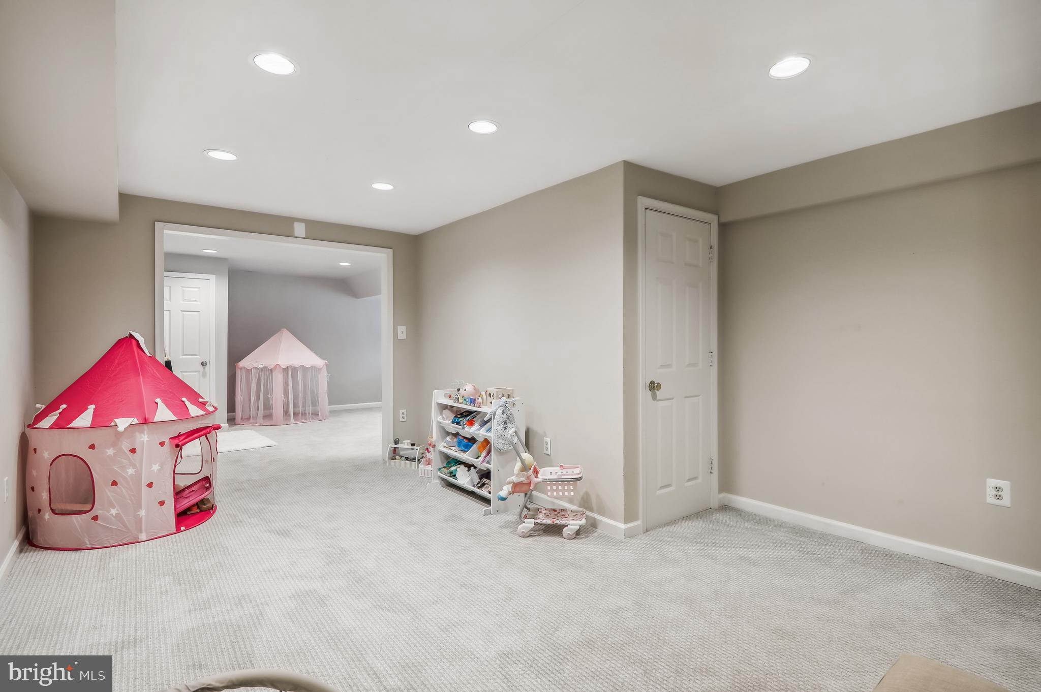 RIVERS EDGE - Residential