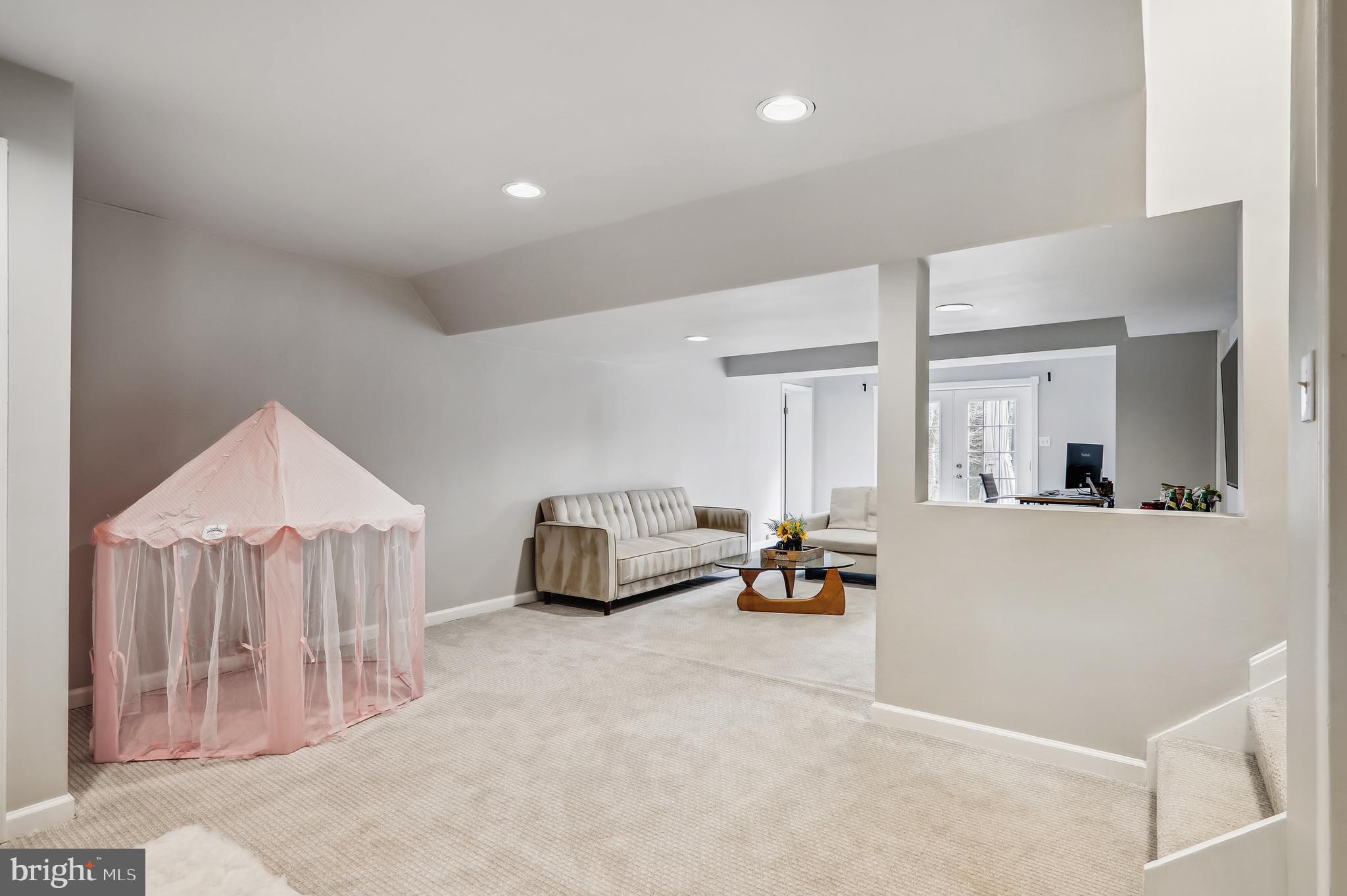 RIVERS EDGE - Residential