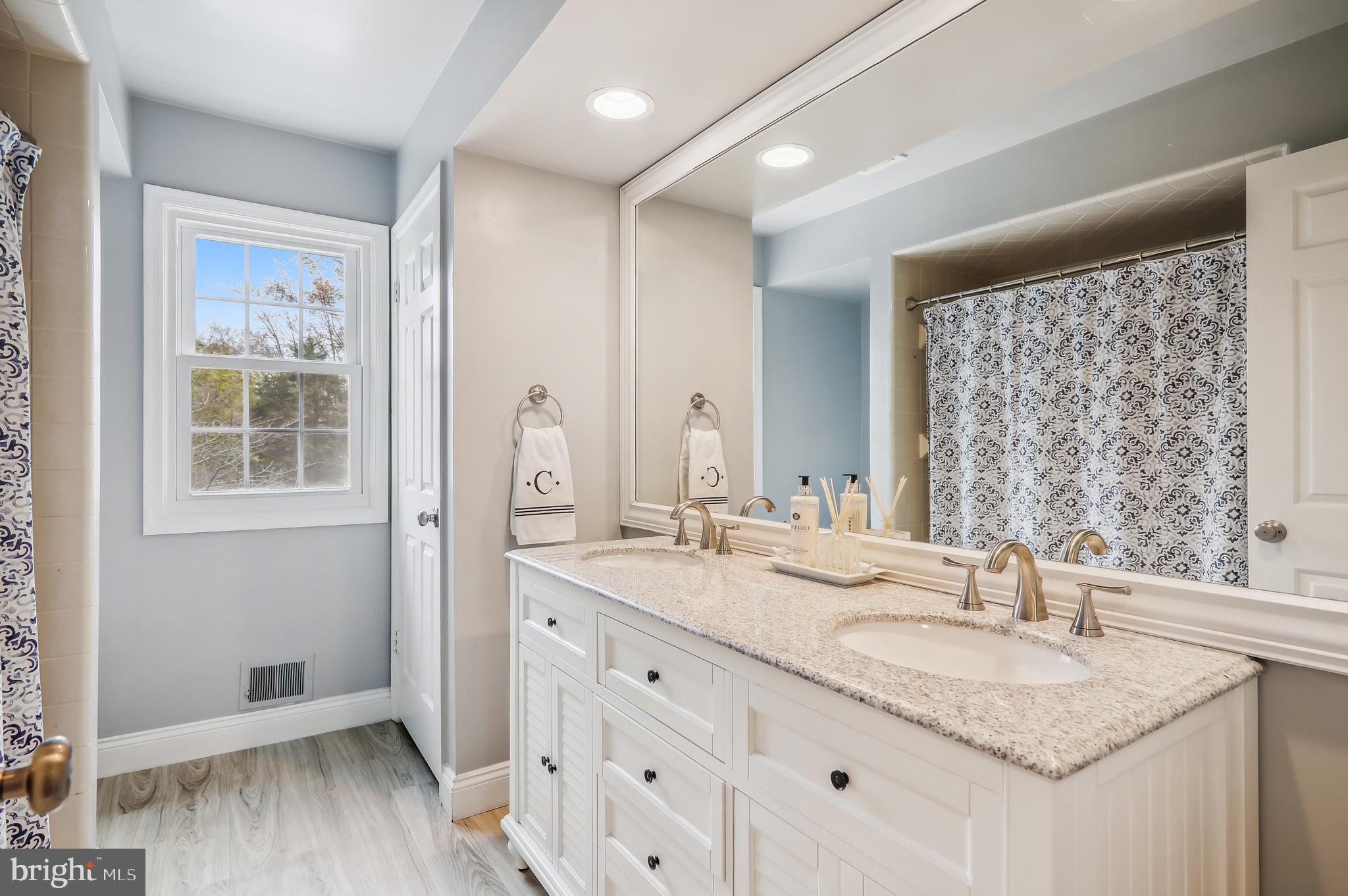 RIVERS EDGE - Residential