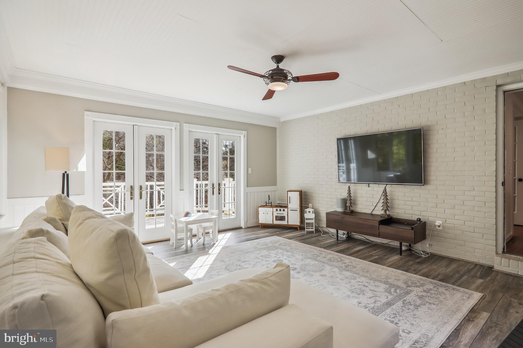 RIVERS EDGE - Residential