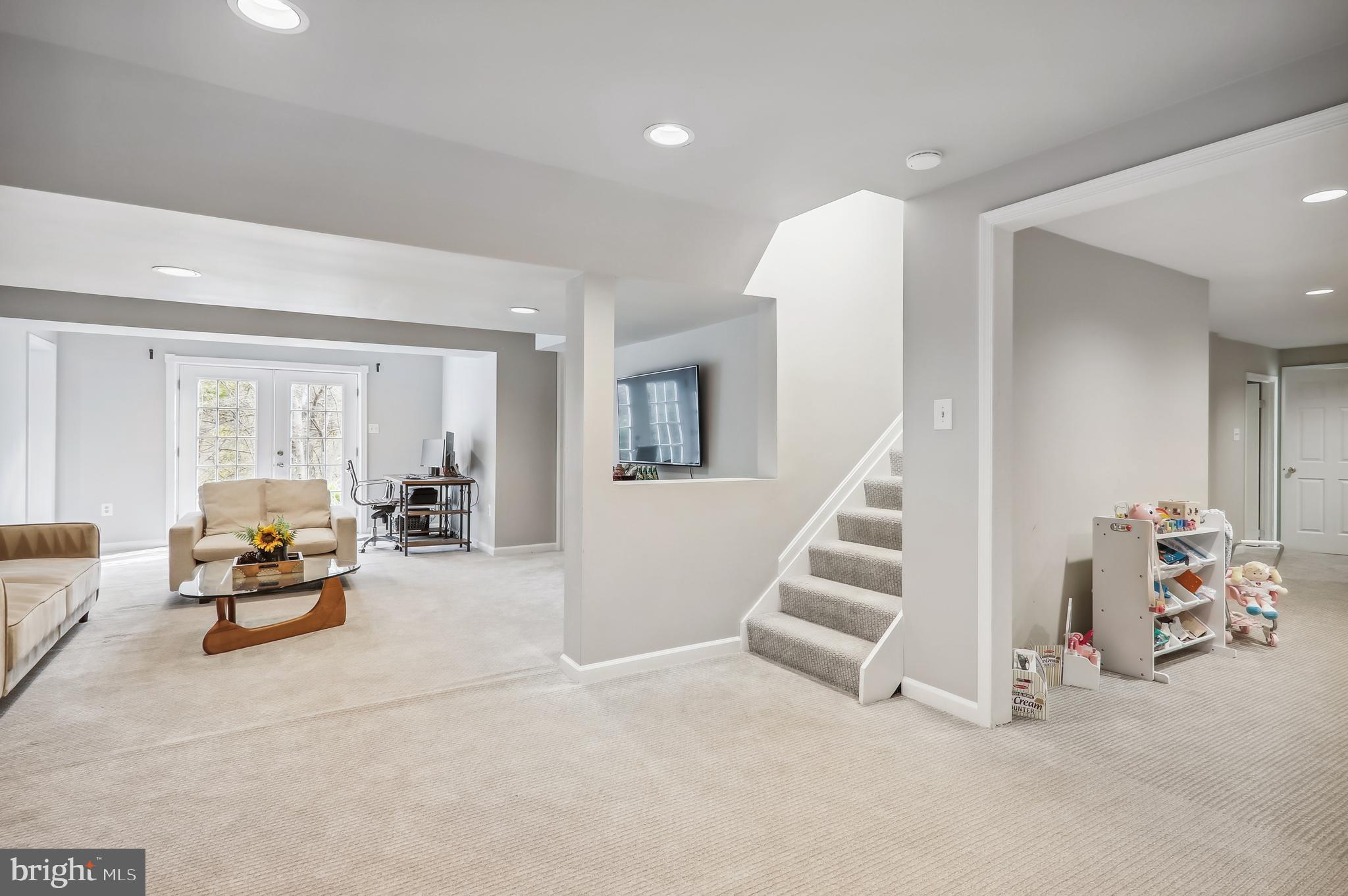 RIVERS EDGE - Residential