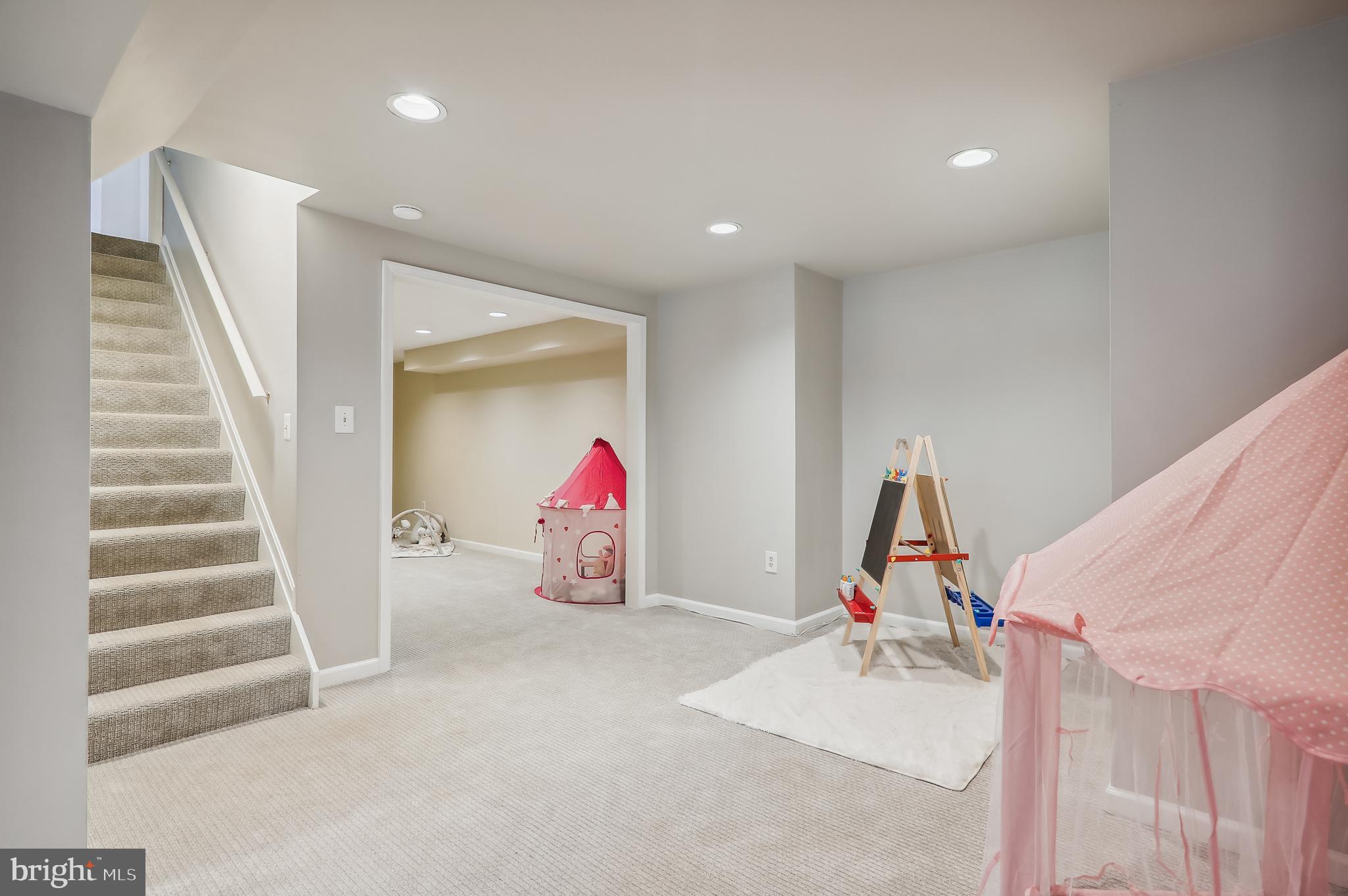 RIVERS EDGE - Residential