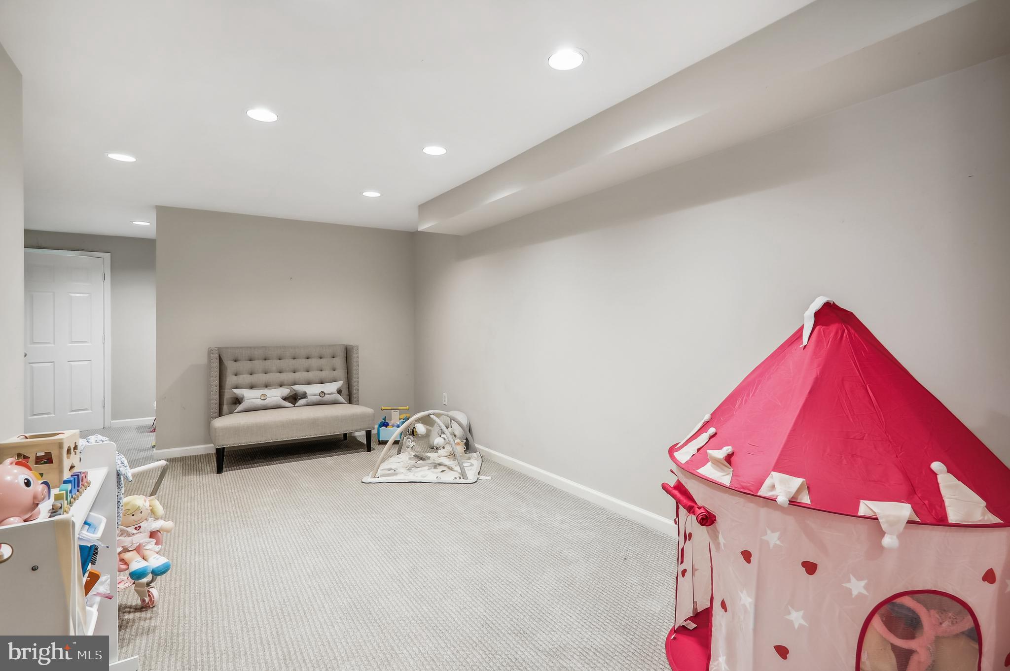 RIVERS EDGE - Residential