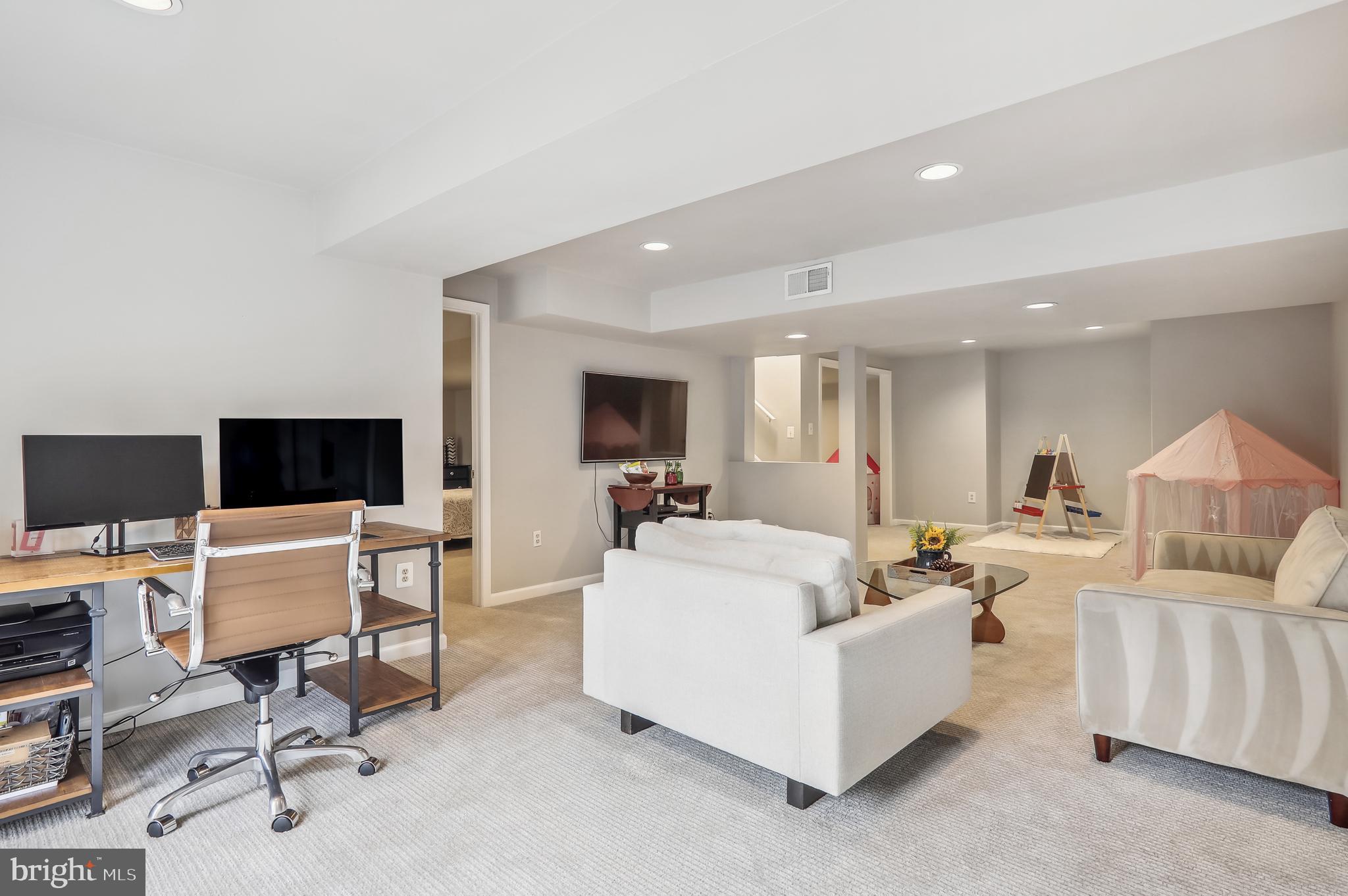 RIVERS EDGE - Residential