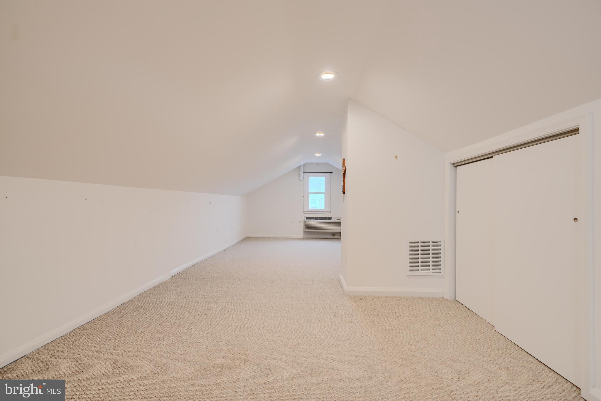 LYNCH POINT - Residential