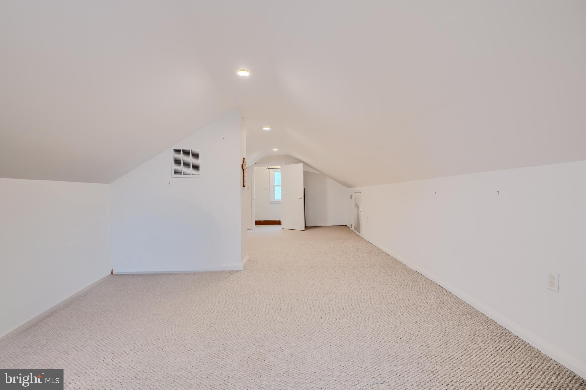 LYNCH POINT - Residential