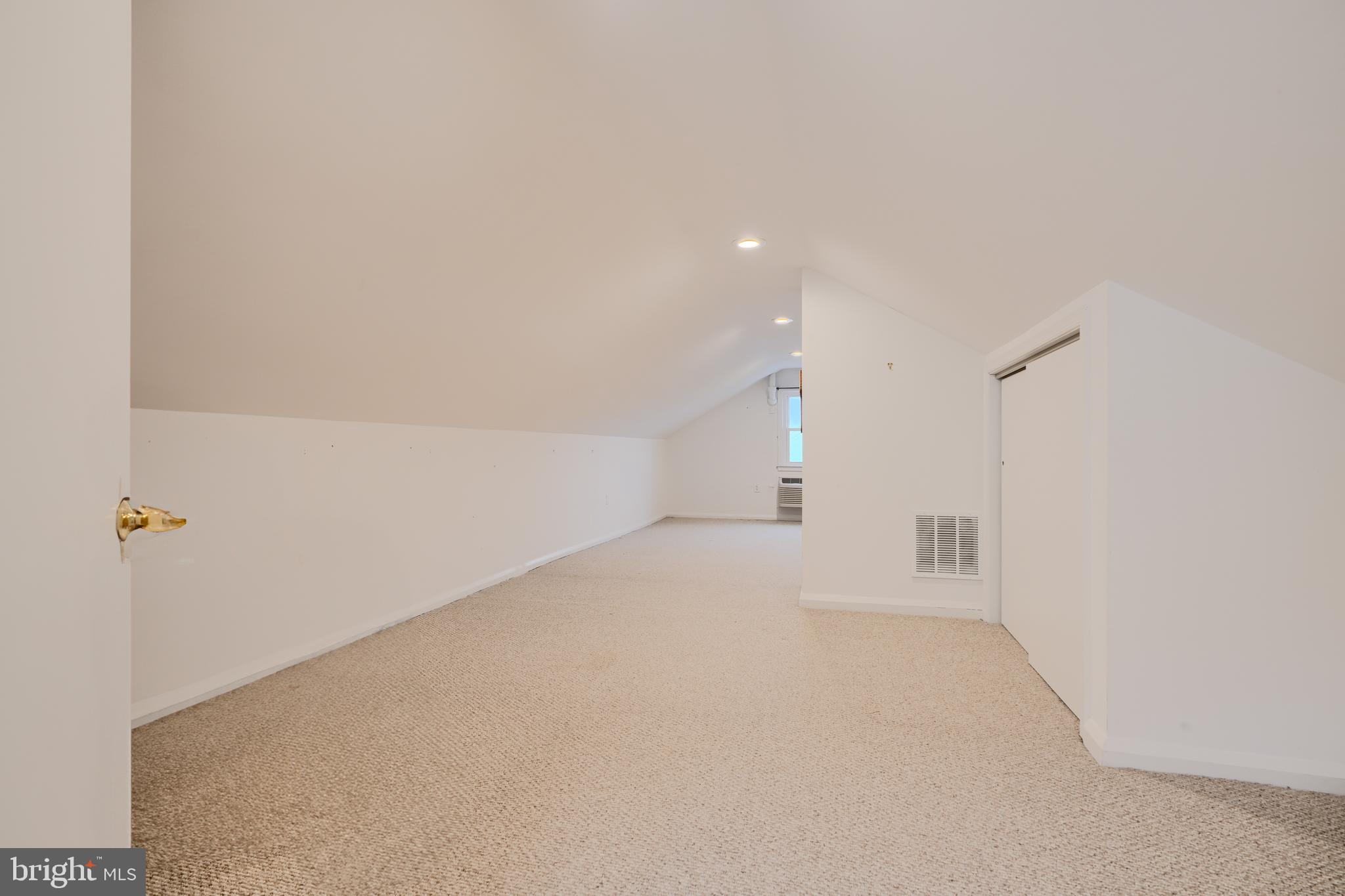 LYNCH POINT - Residential