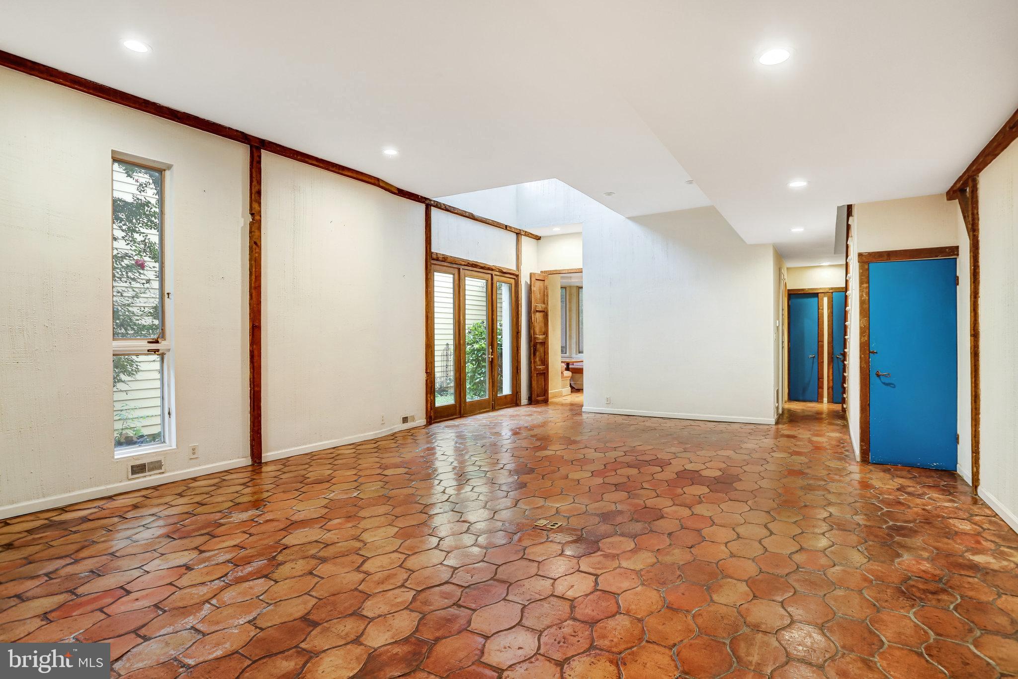 228 9TH STREET SE