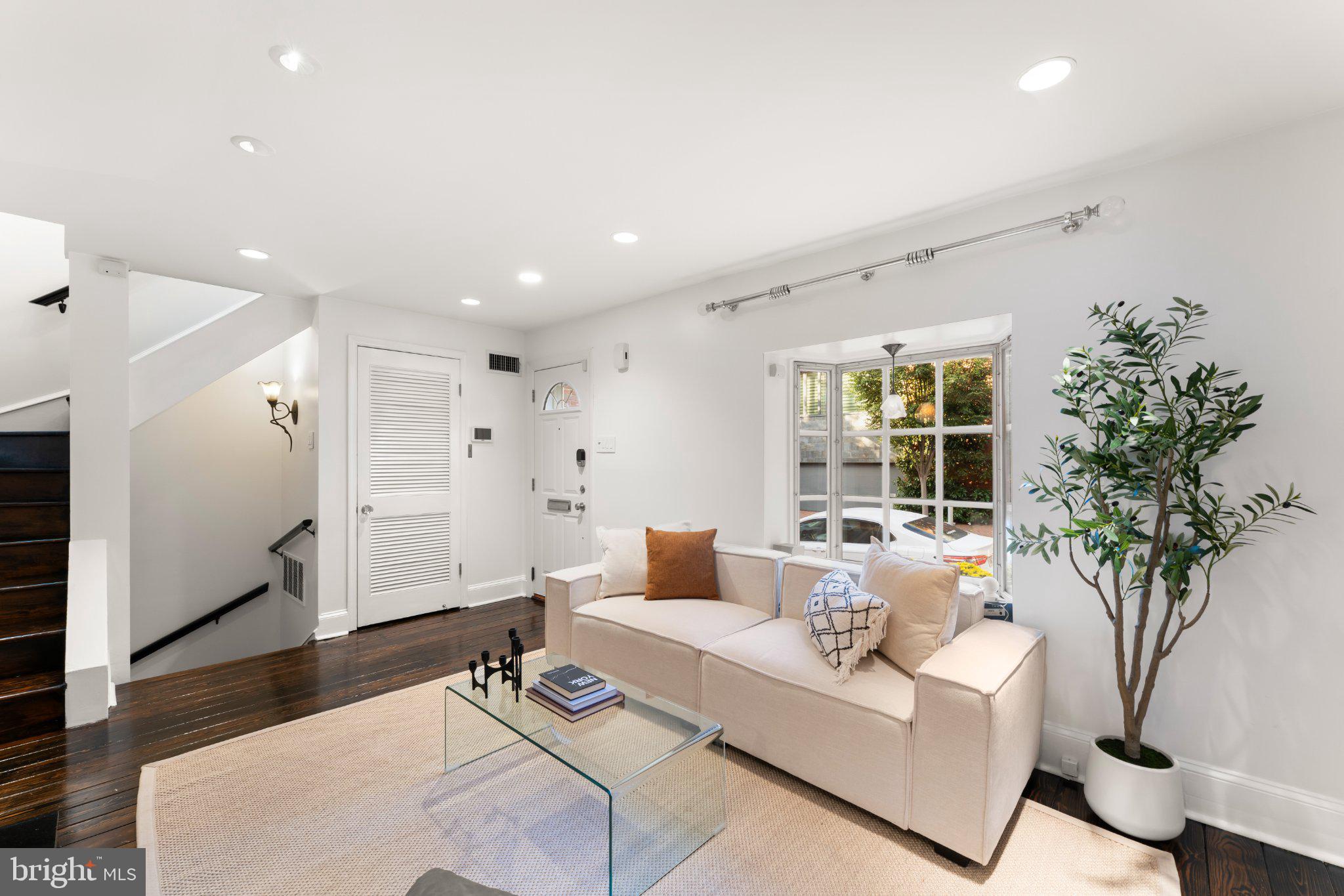 1104 LOMBARD STREET