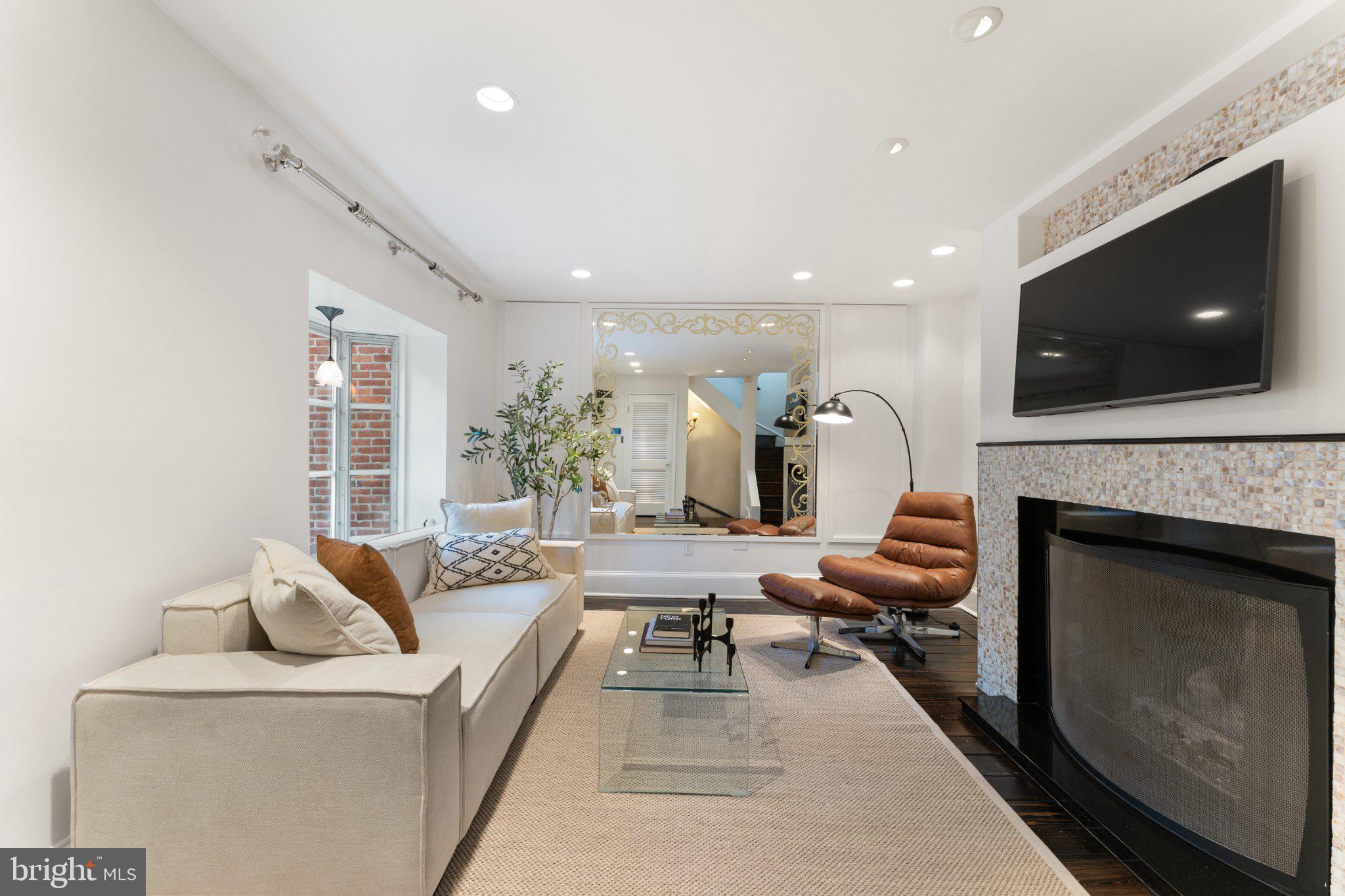1104 LOMBARD STREET