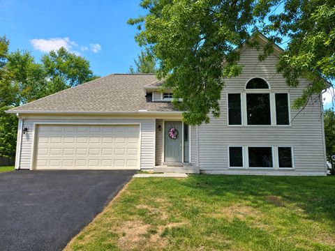 Photo of 14516 Oak Cluster Drive, CENTREVILLE, VA 20120 (MLS # VAFX2309704)