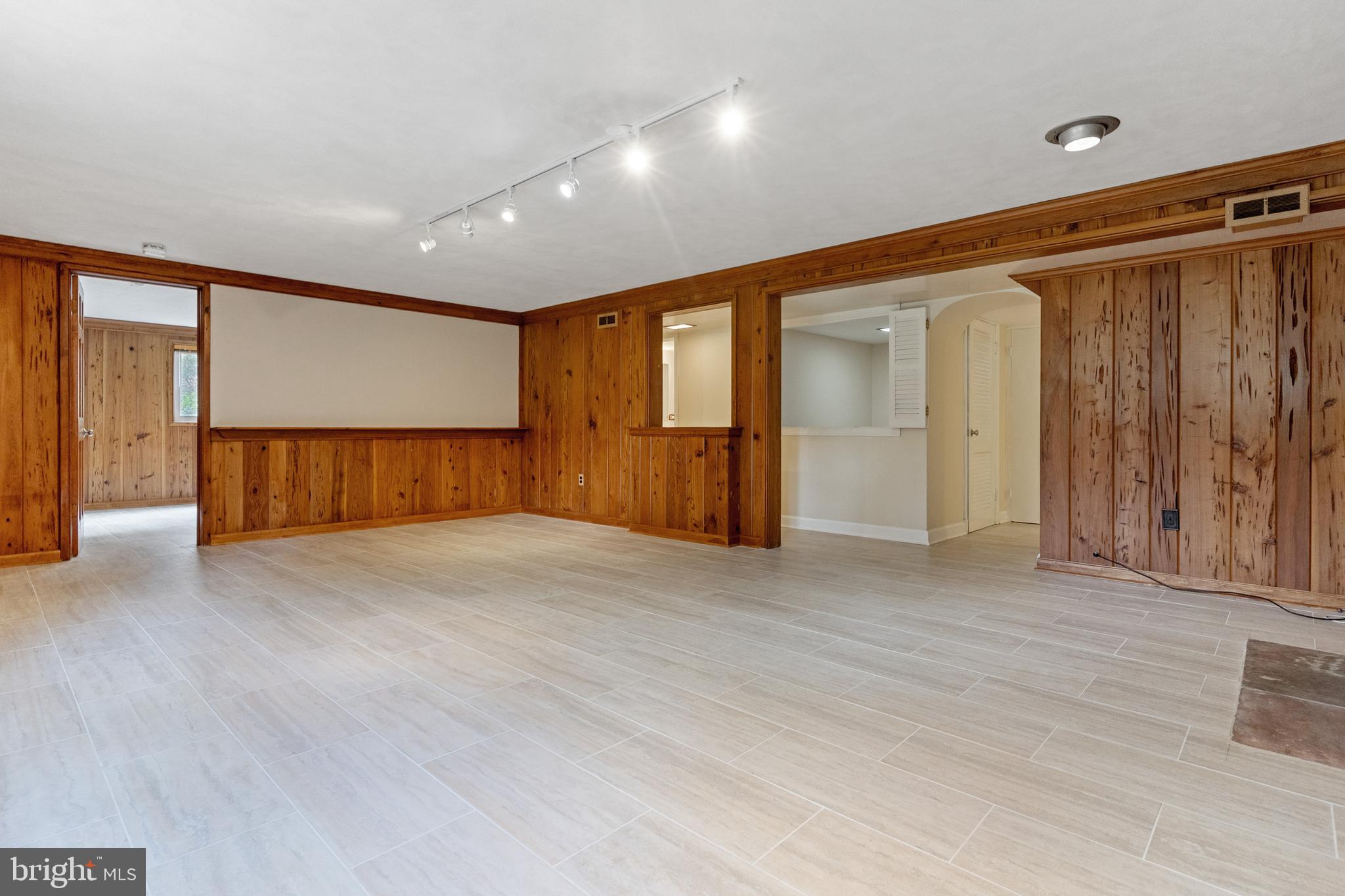 WILDWOOD MANOR - Residential