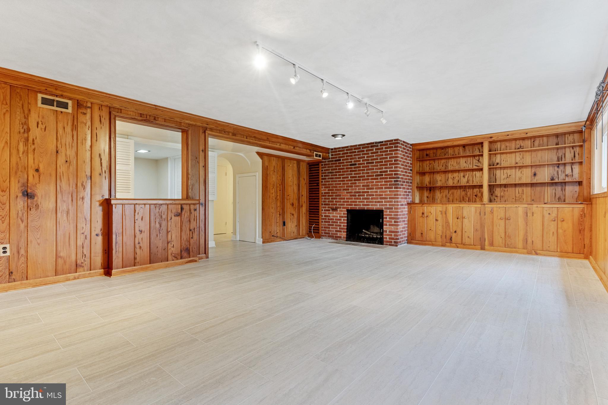 WILDWOOD MANOR - Residential