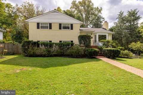 Photo of 3408 Kenilworth Drive, Chevy Chase, MD 20815 (MLS # MDMC2118310)