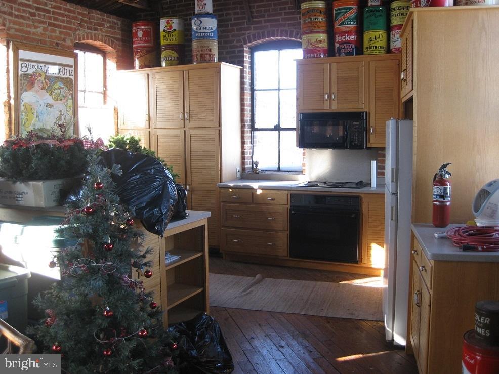 STRASBURG - Commercial Sale