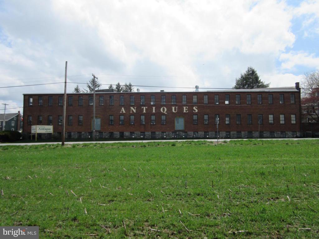 STRASBURG - Commercial Sale