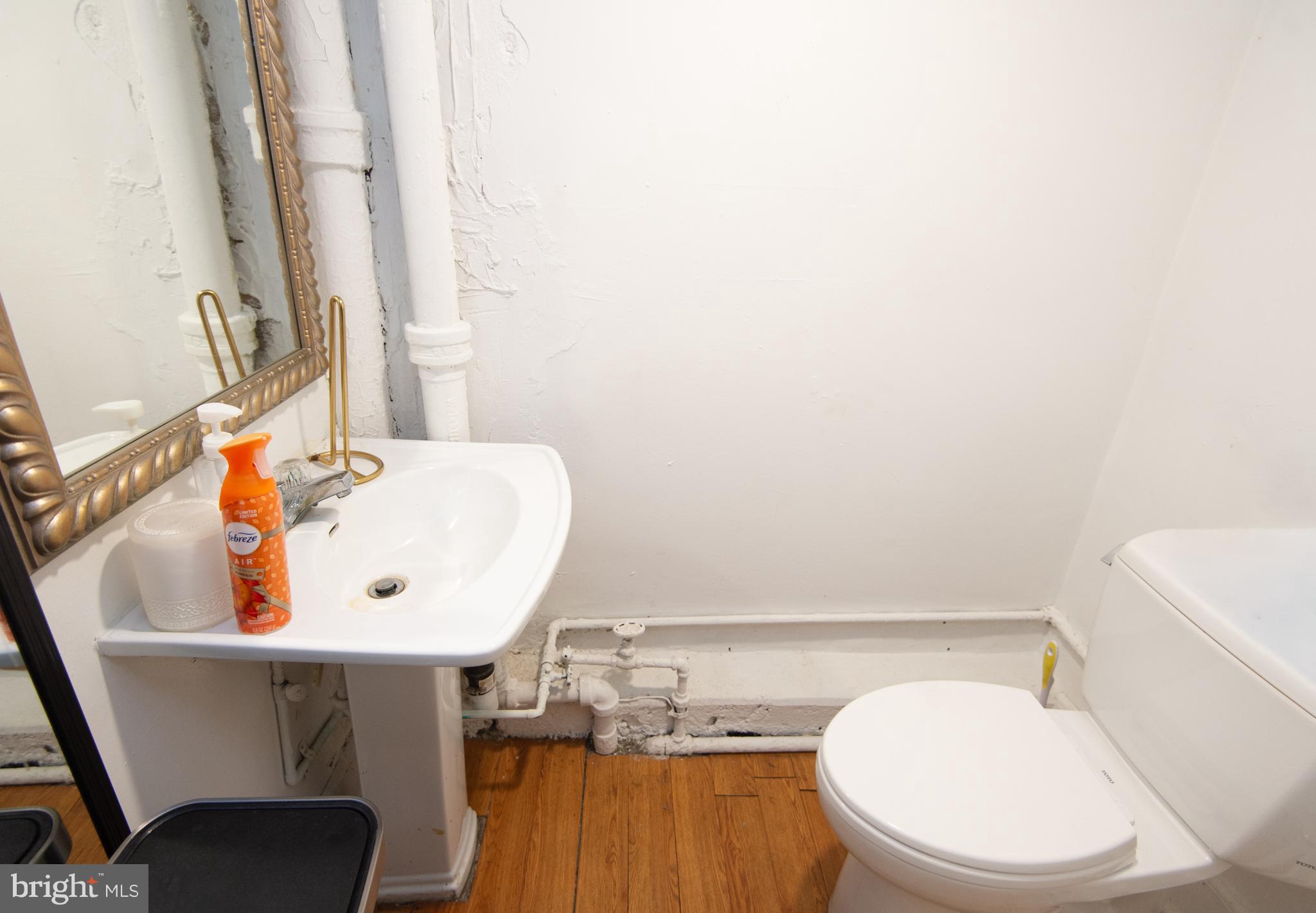 RACE STREET - Commercial Lease