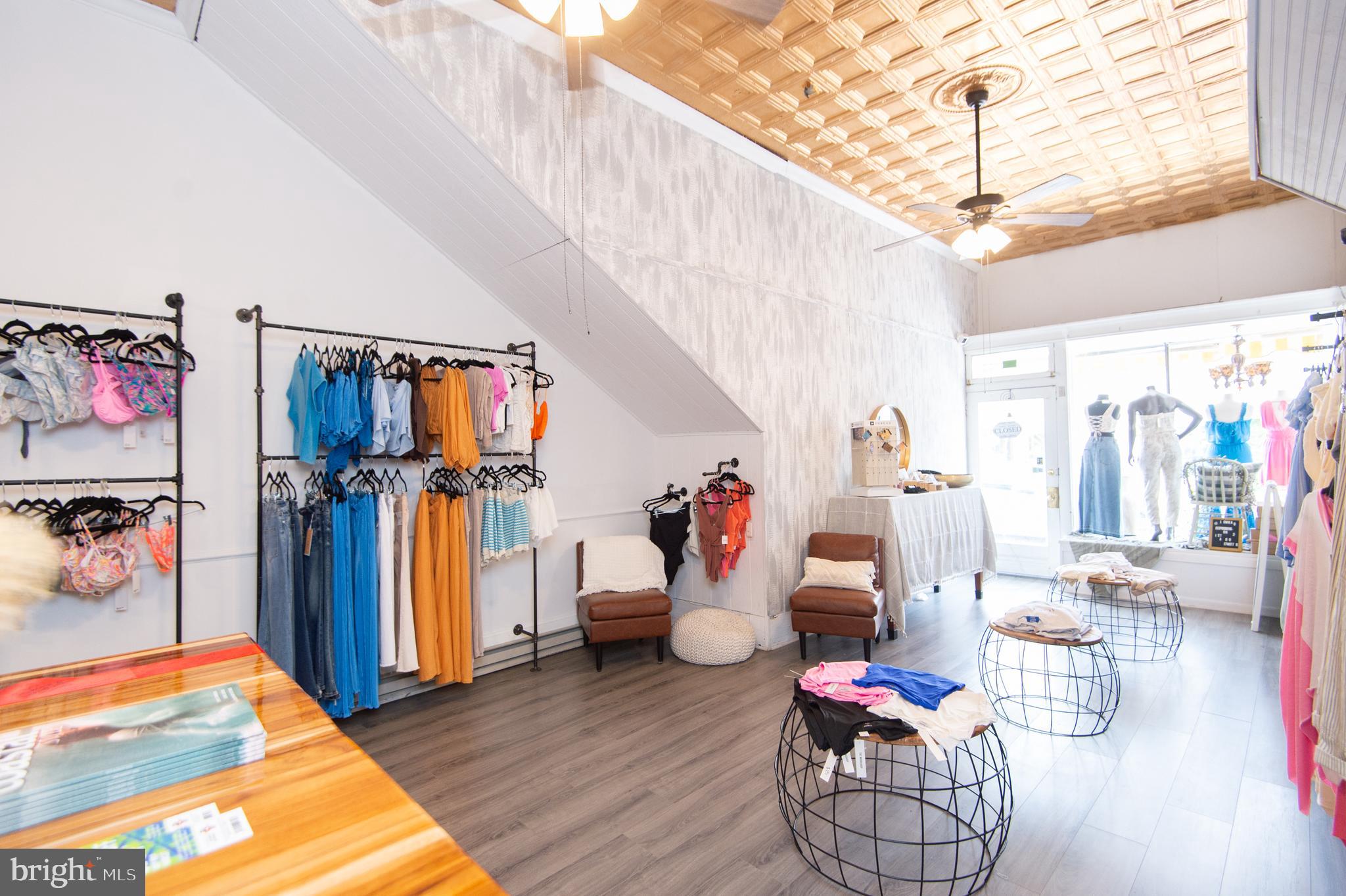 RACE STREET - Commercial Lease