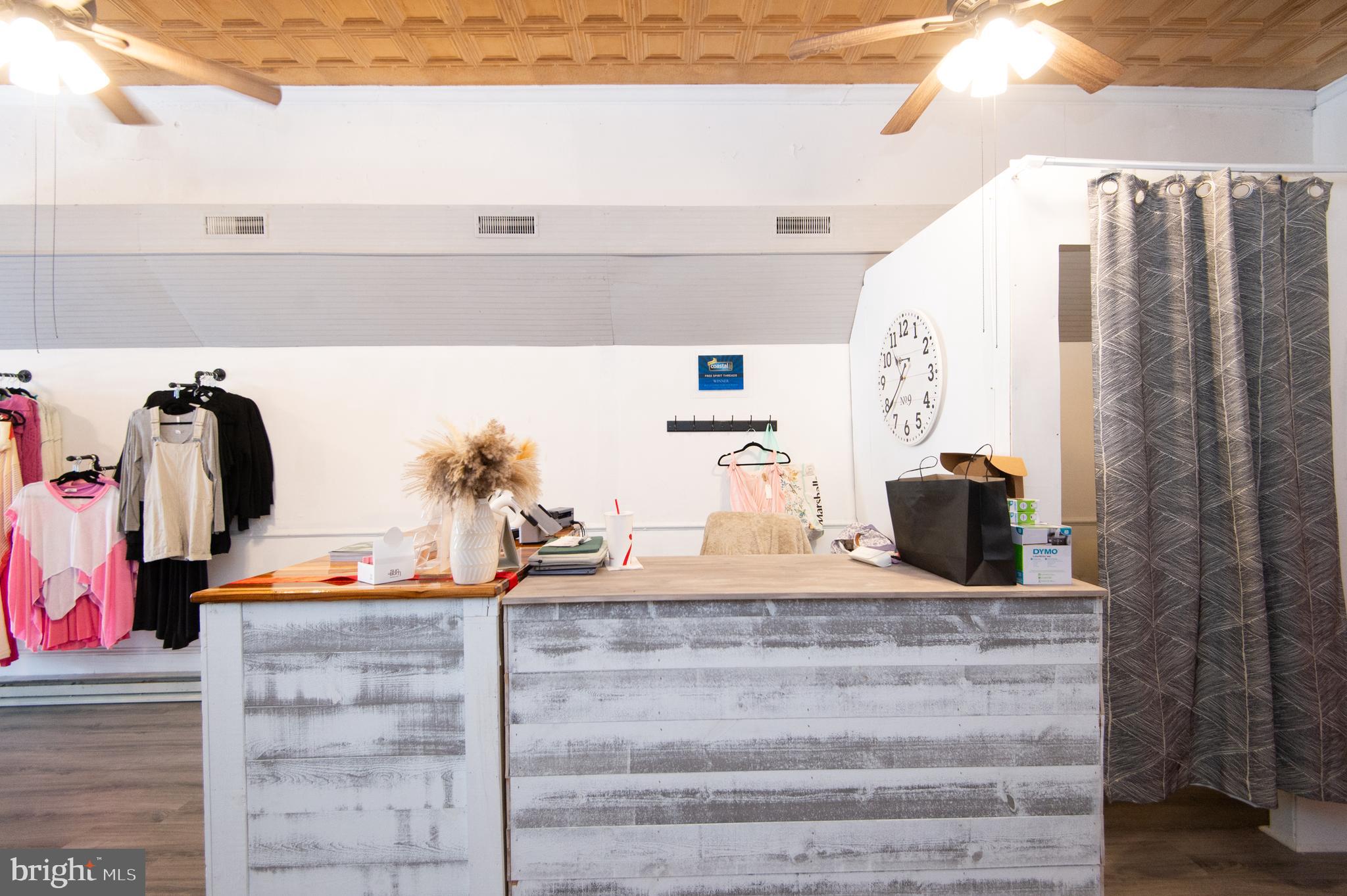 RACE STREET - Commercial Lease